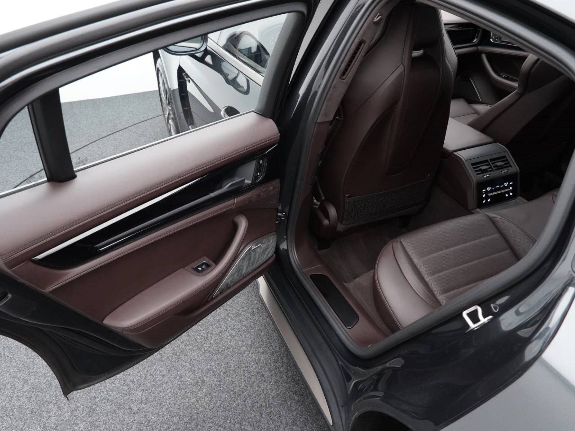 PORSCHE Panamera Turbo E-Hybrid-image-27