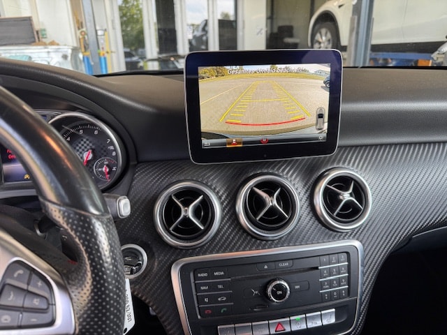 MERCEDES-BENZ A 200 AMG Line 7G-DCT-image-6