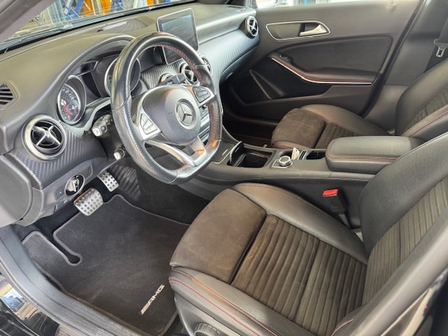 MERCEDES-BENZ A 200 AMG Line 7G-DCT-image-5