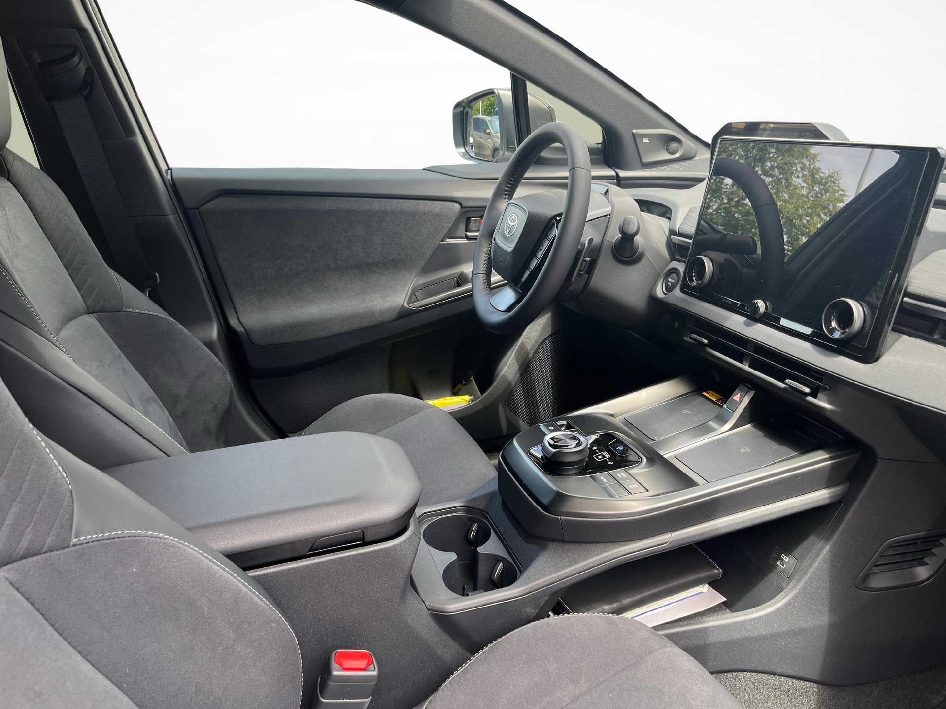 TOYOTA C-HR+ Premium AWD mit Anhängerkupplung-image-9