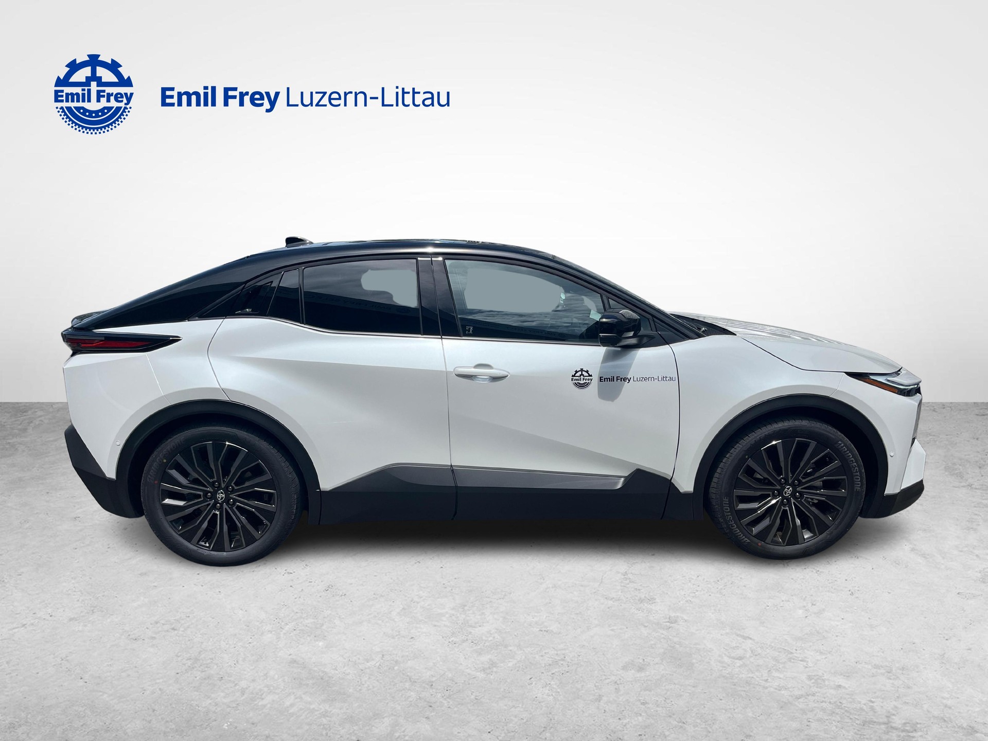 TOYOTA C-HR+ Premium AWD mit Anhängerkupplung-image-5