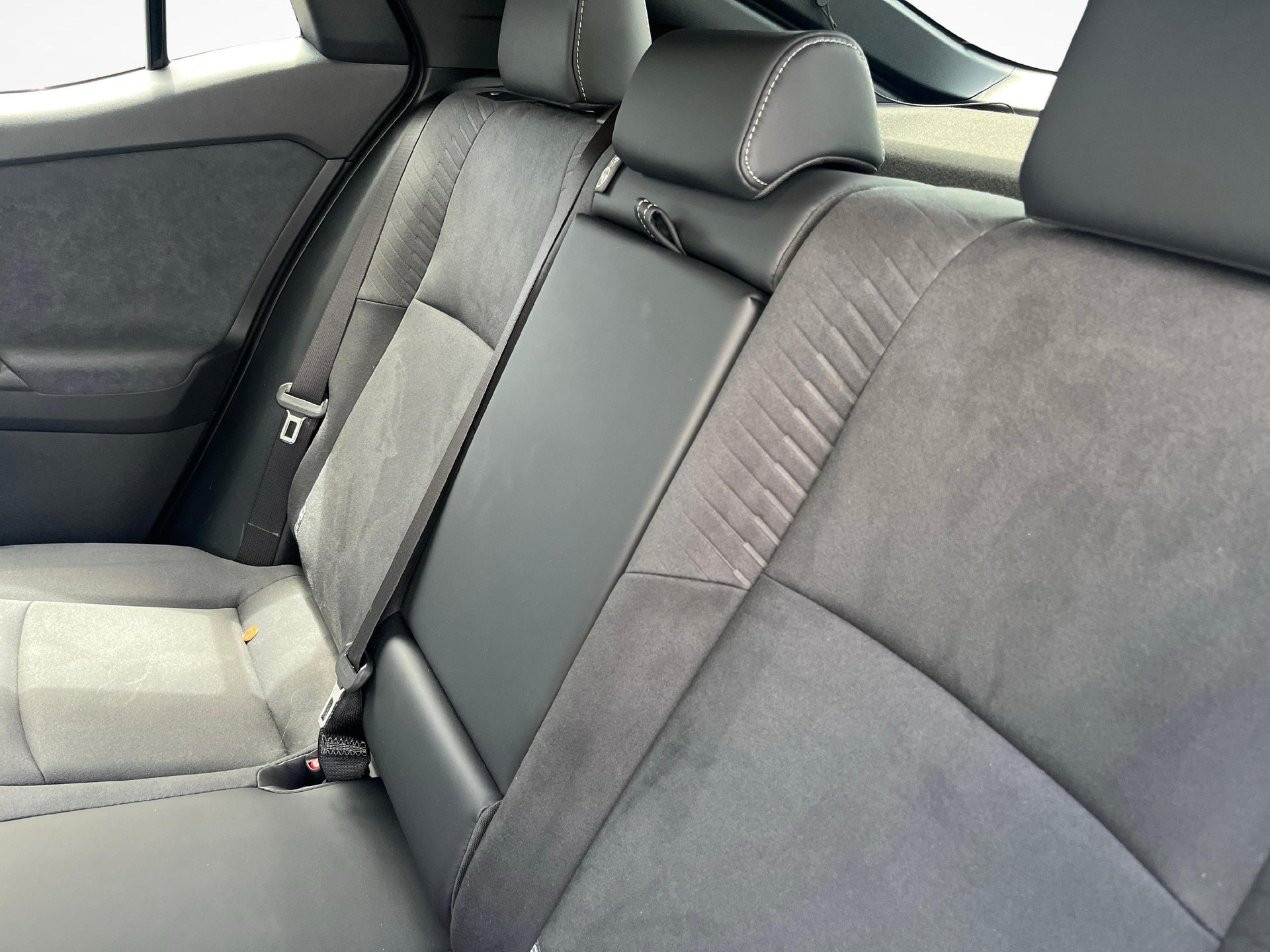 TOYOTA C-HR+ Premium AWD mit Anhängerkupplung-image-10