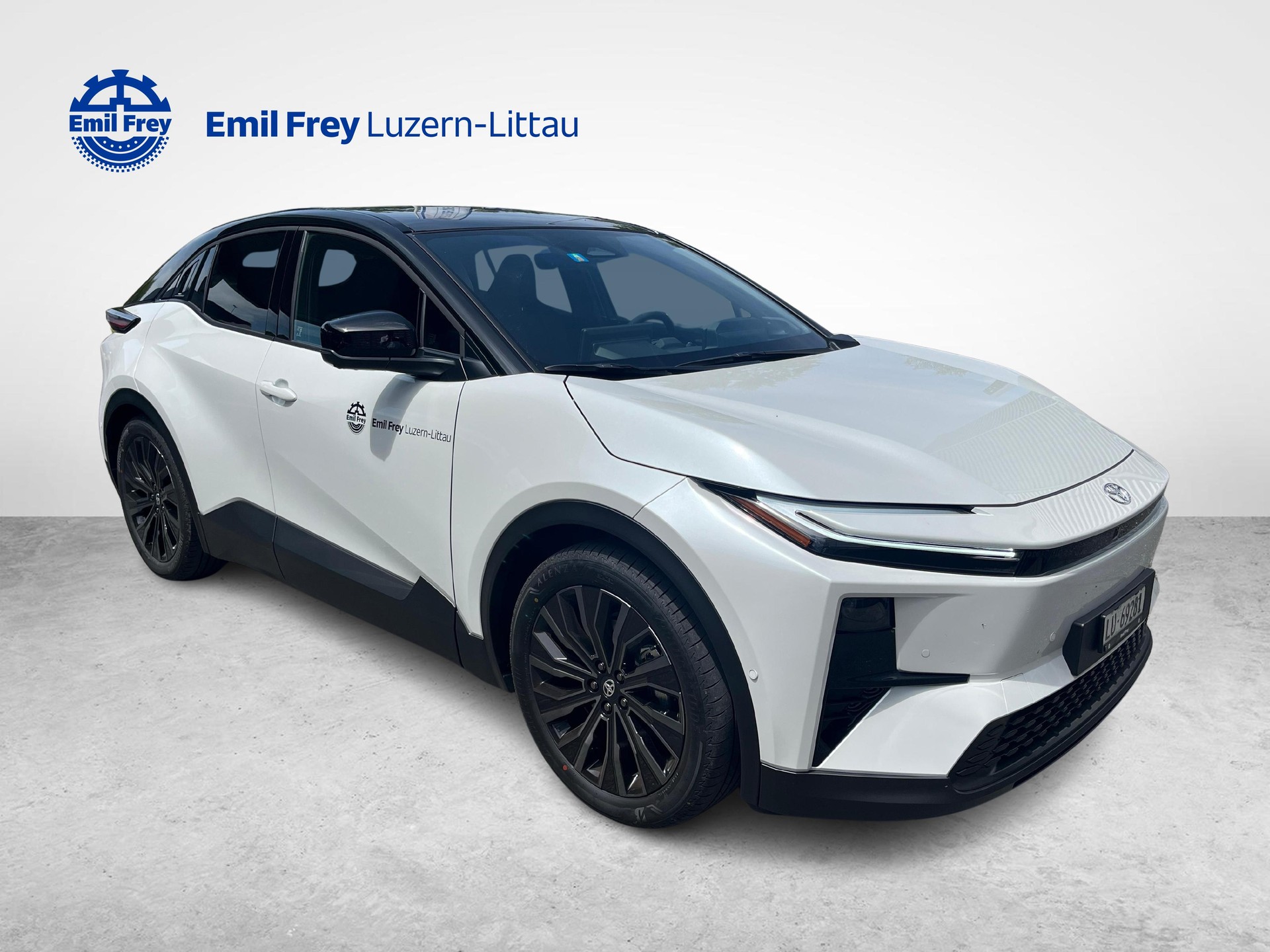 TOYOTA C-HR+ Premium AWD mit Anhängerkupplung-image-6