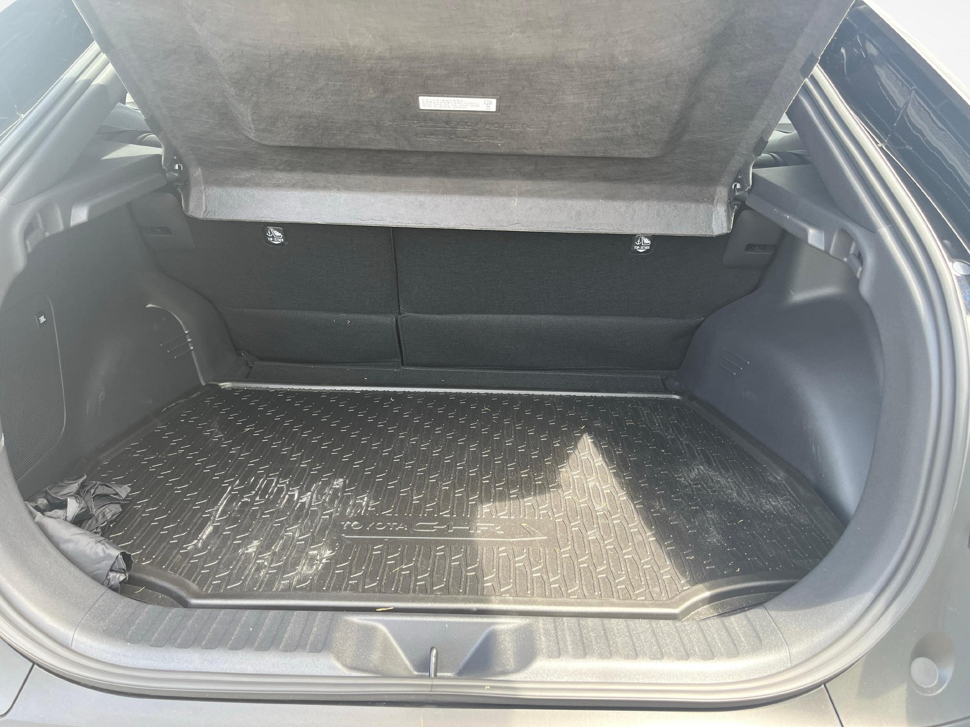 TOYOTA C-HR+ Premium AWD mit Anhängerkupplung-image-11