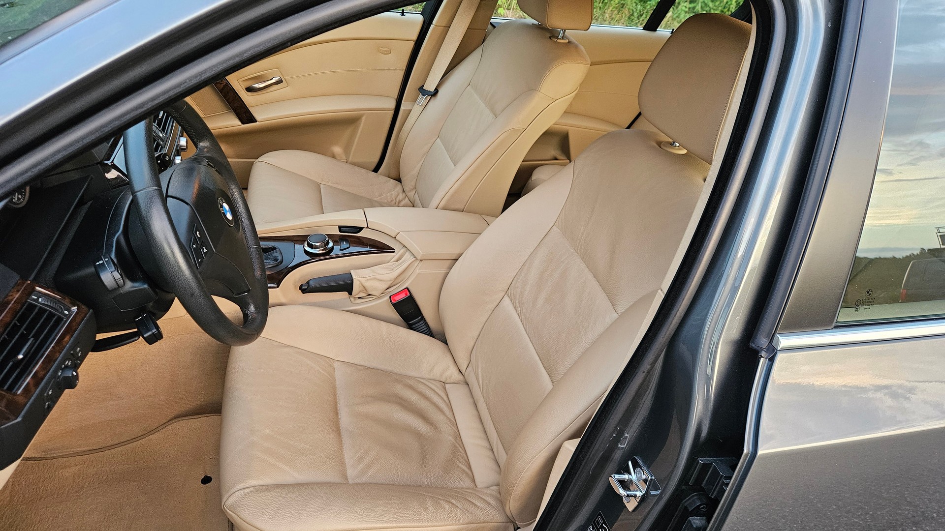 BMW 525i-image-7