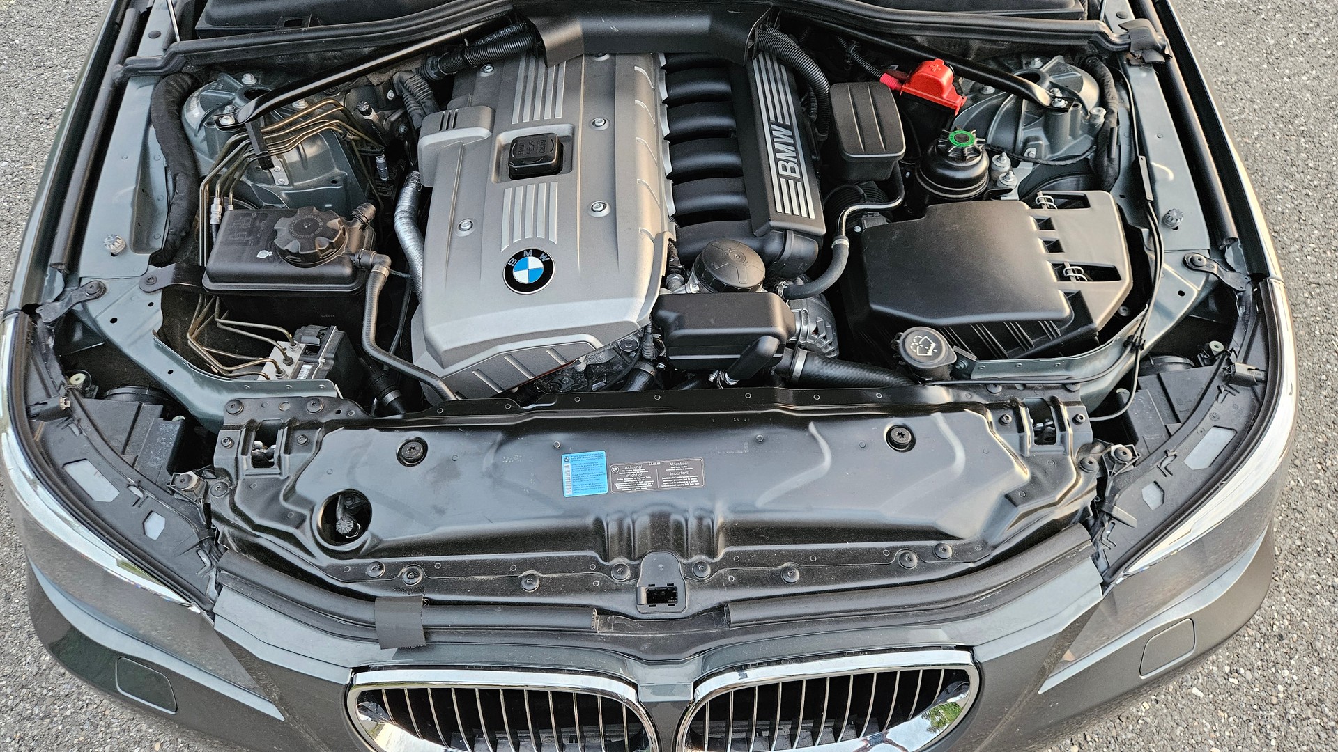 BMW 525i-image-11