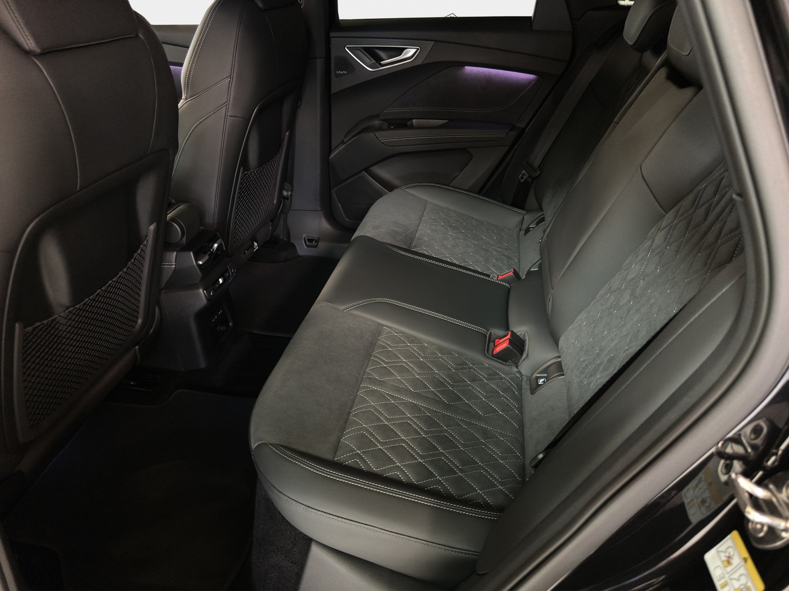 AUDI Q4 e-tron SUV quattro performance-image-11