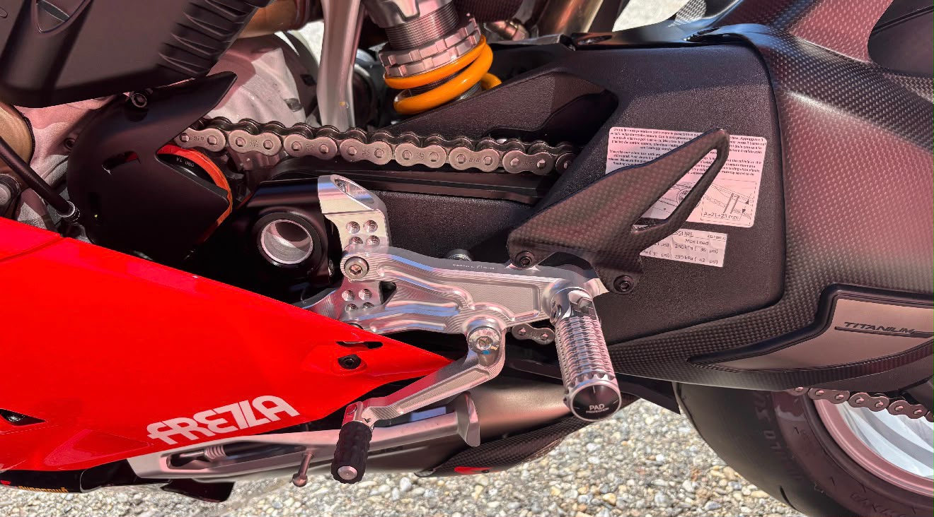 DUCATI Ducati Panigale V4 Bautista 2022 World Champion Replica | Nr. 128/260-image-4