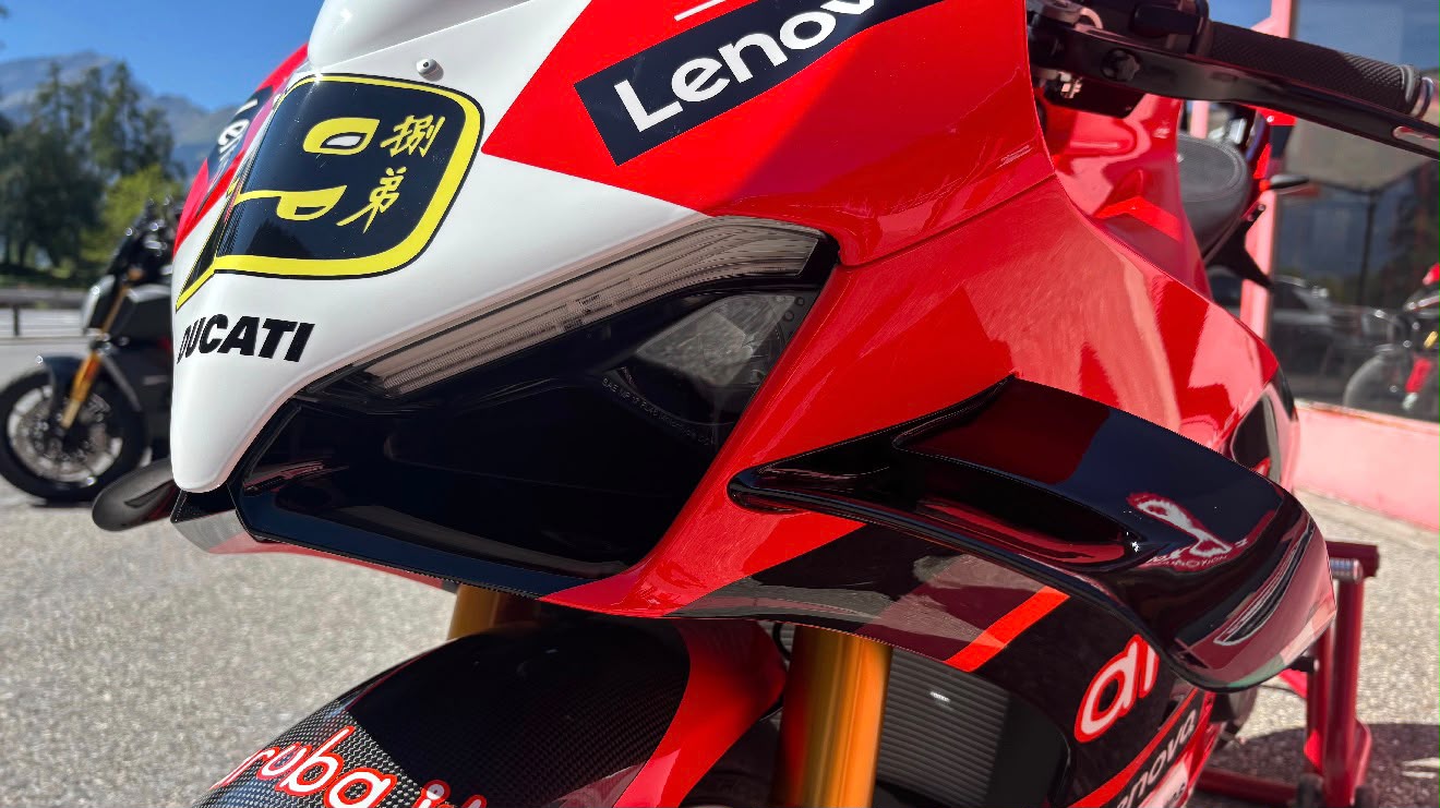 DUCATI Ducati Panigale V4 Bautista 2022 World Champion Replica | Nr. 128/260-image-5