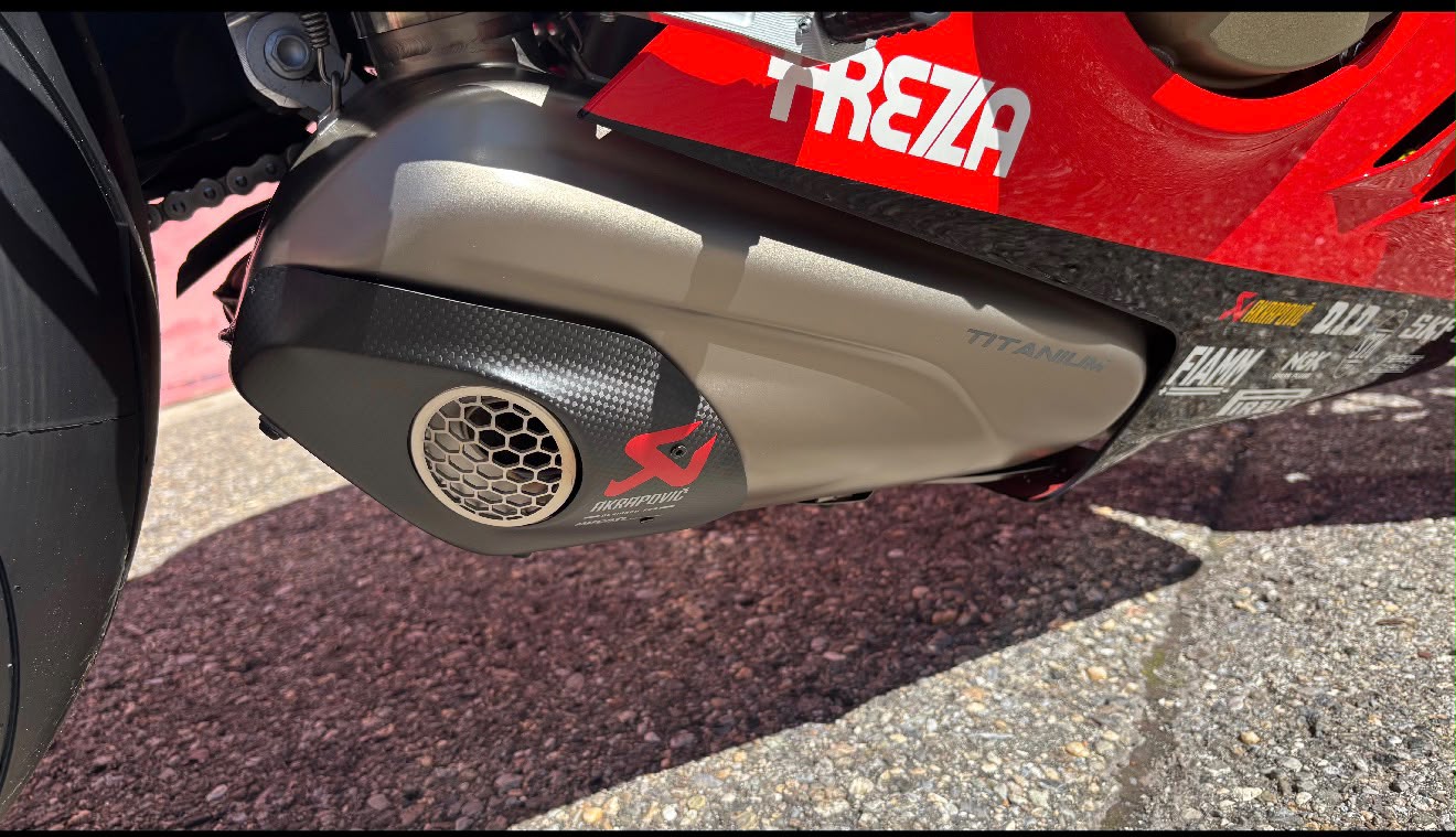 DUCATI Ducati Panigale V4 Bautista 2022 World Champion Replica | Nr. 128/260-image-2