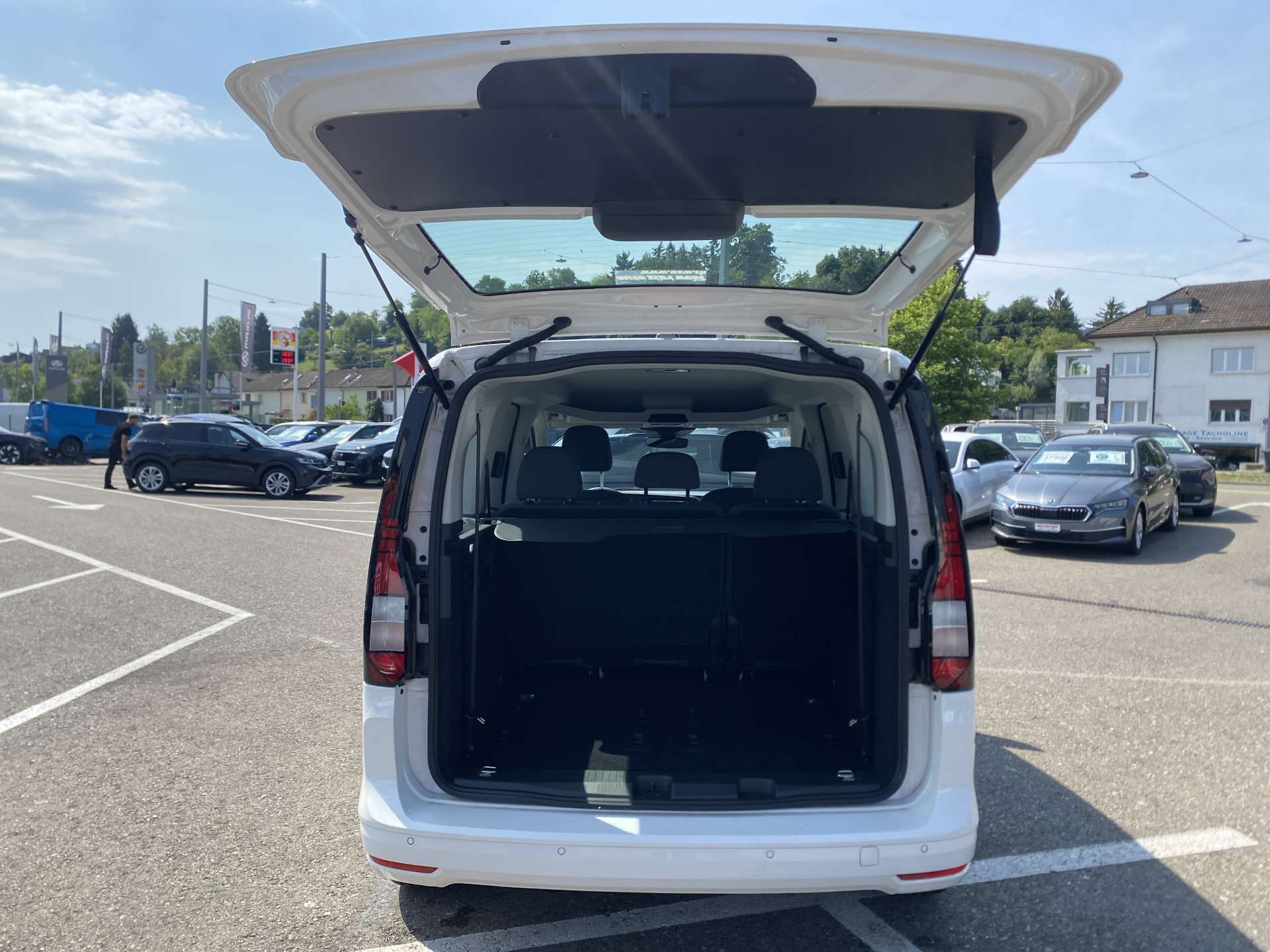VW Caddy 2.0 TDi Origin DSG-Automat-image-5