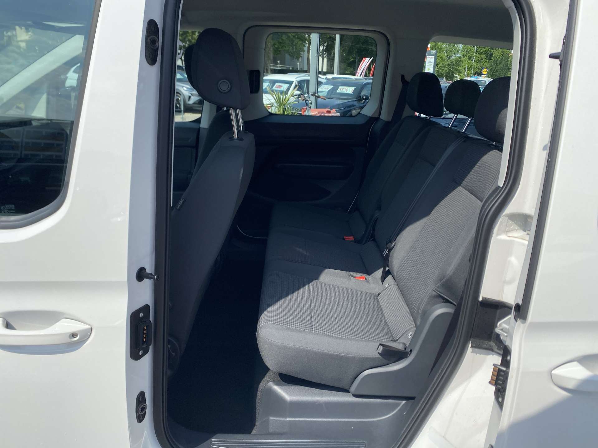 VW Caddy 2.0 TDi Origin DSG-Automat-image-4