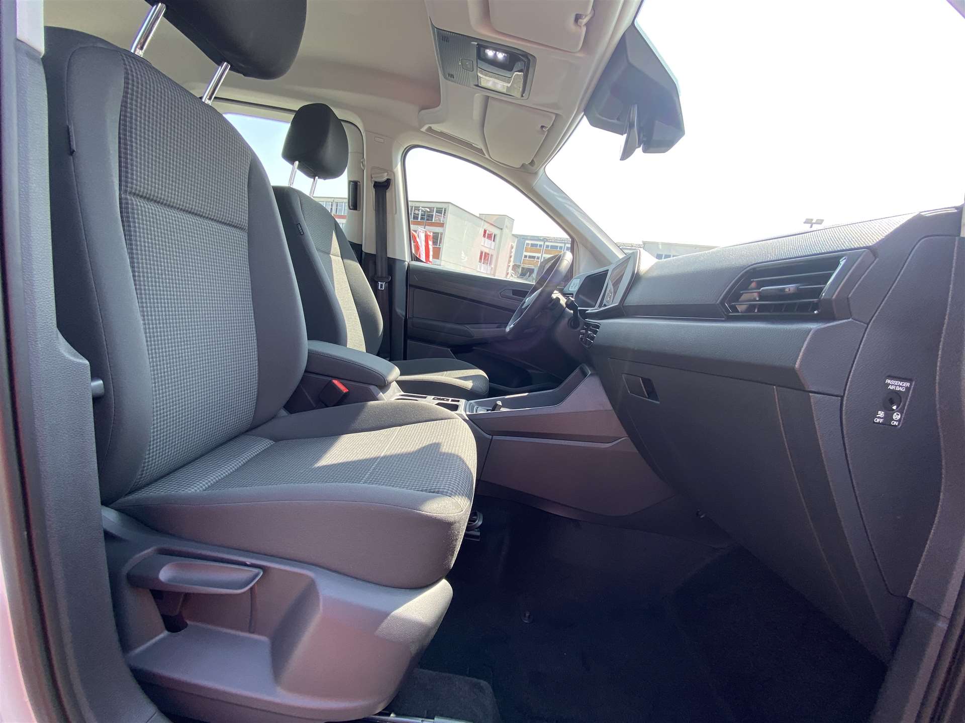 VW Caddy 2.0 TDi Origin DSG-Automat-image-13
