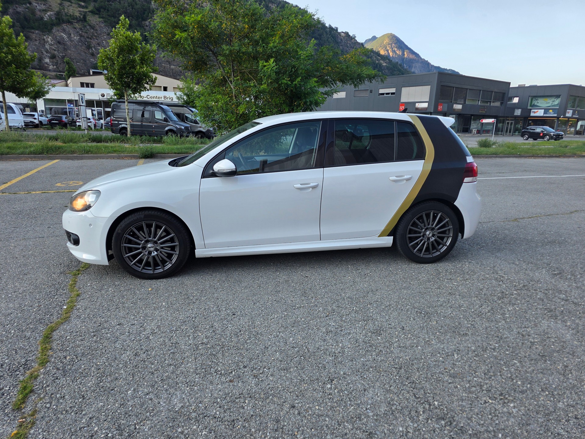 VW Golf 2.0 TDI Comfortline 4Motion-image-4