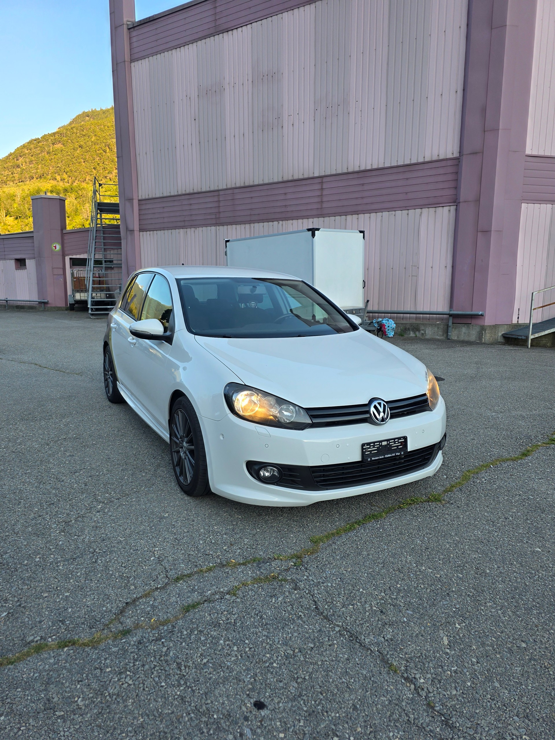 VW Golf 2.0 TDI Comfortline 4Motion-image-2