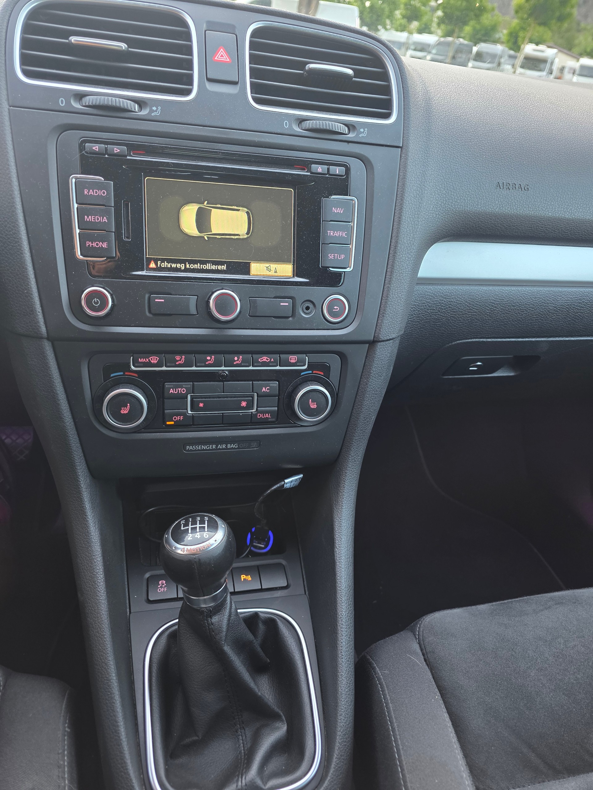VW Golf 2.0 TDI Comfortline 4Motion-image-13