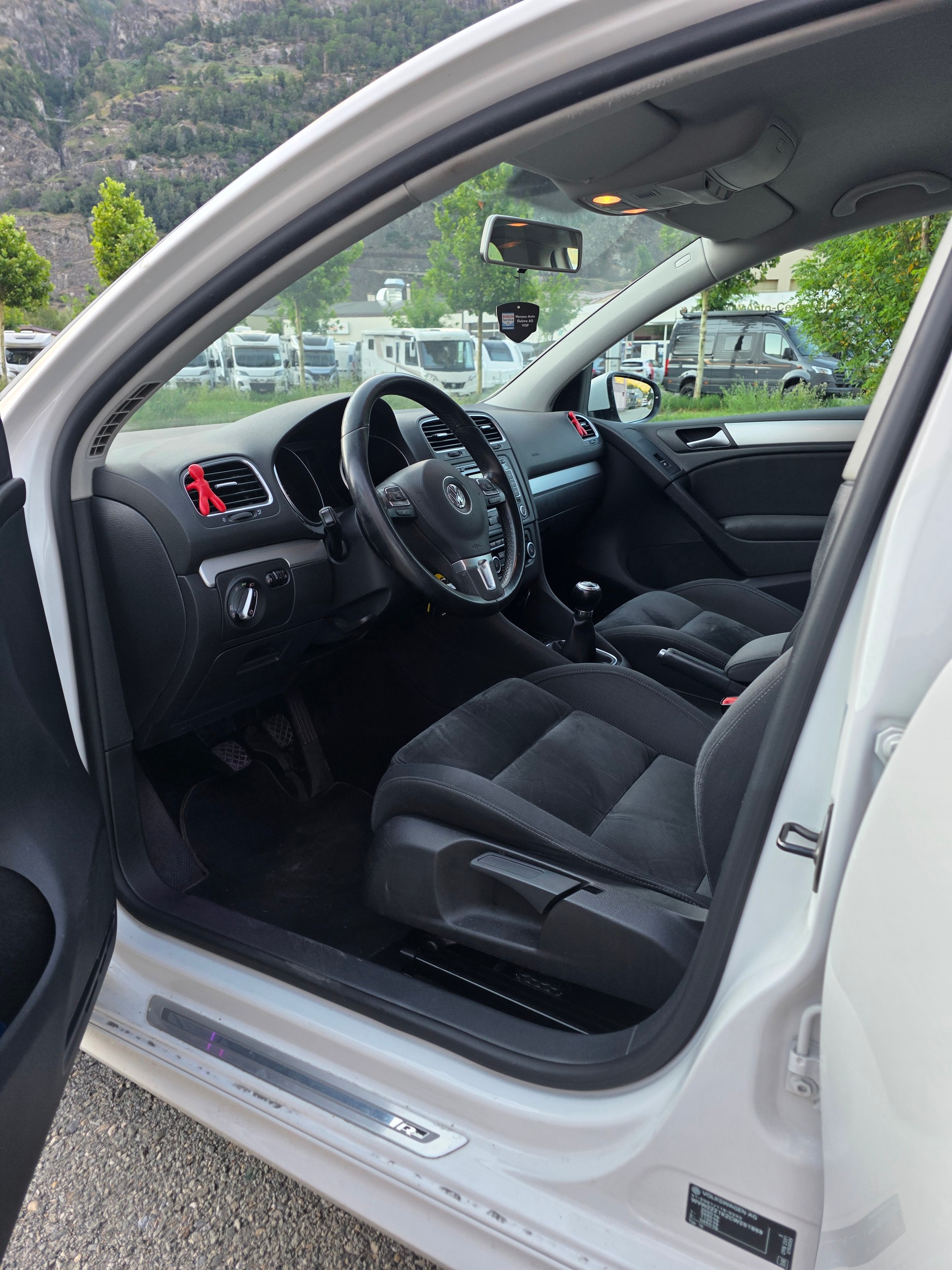 VW Golf 2.0 TDI Comfortline 4Motion-image-10