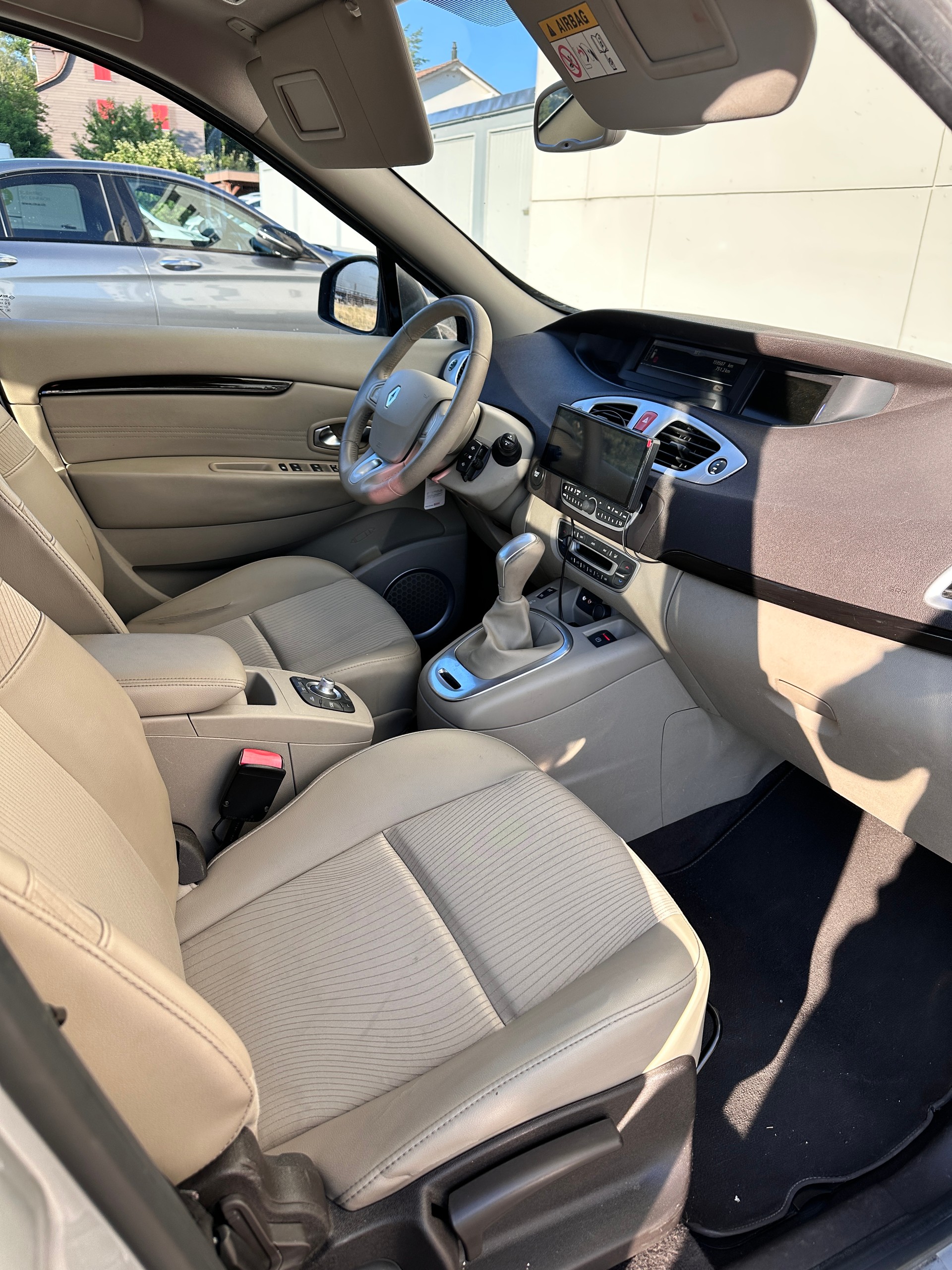 RENAULT Scénic 2.0 16V Dynamique X-Tronic CVT-image-3