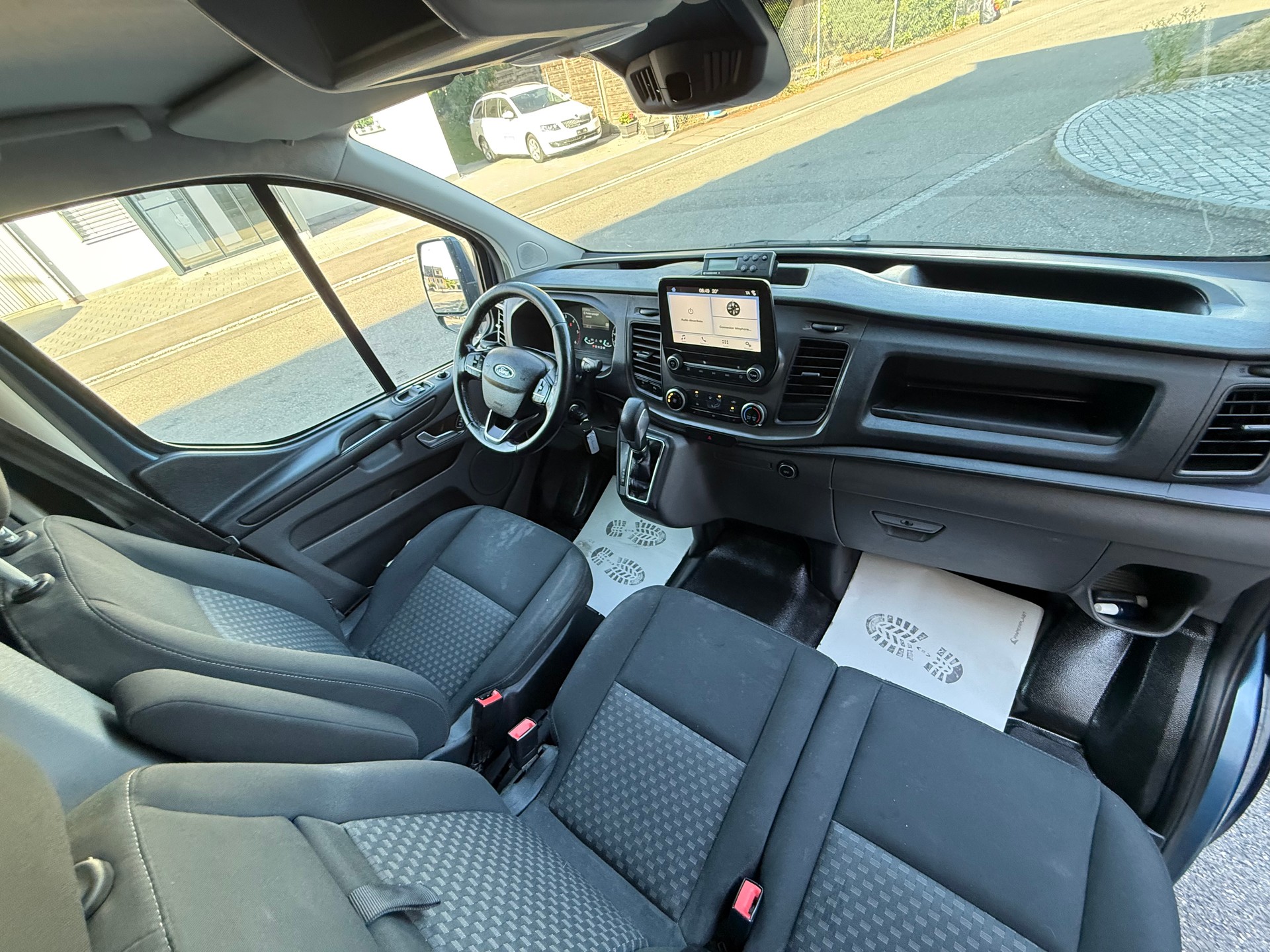FORD Transit Custom Van 280 L1H1 Limited A-image-6