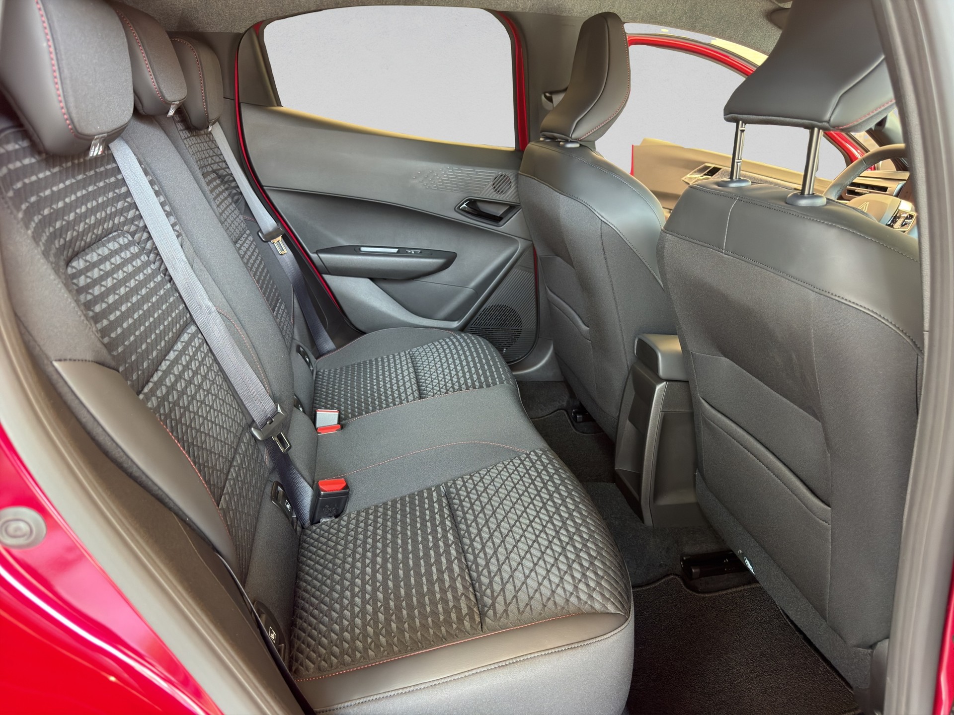 RENAULT Clio 1.8 E-Tech Techno-image-4