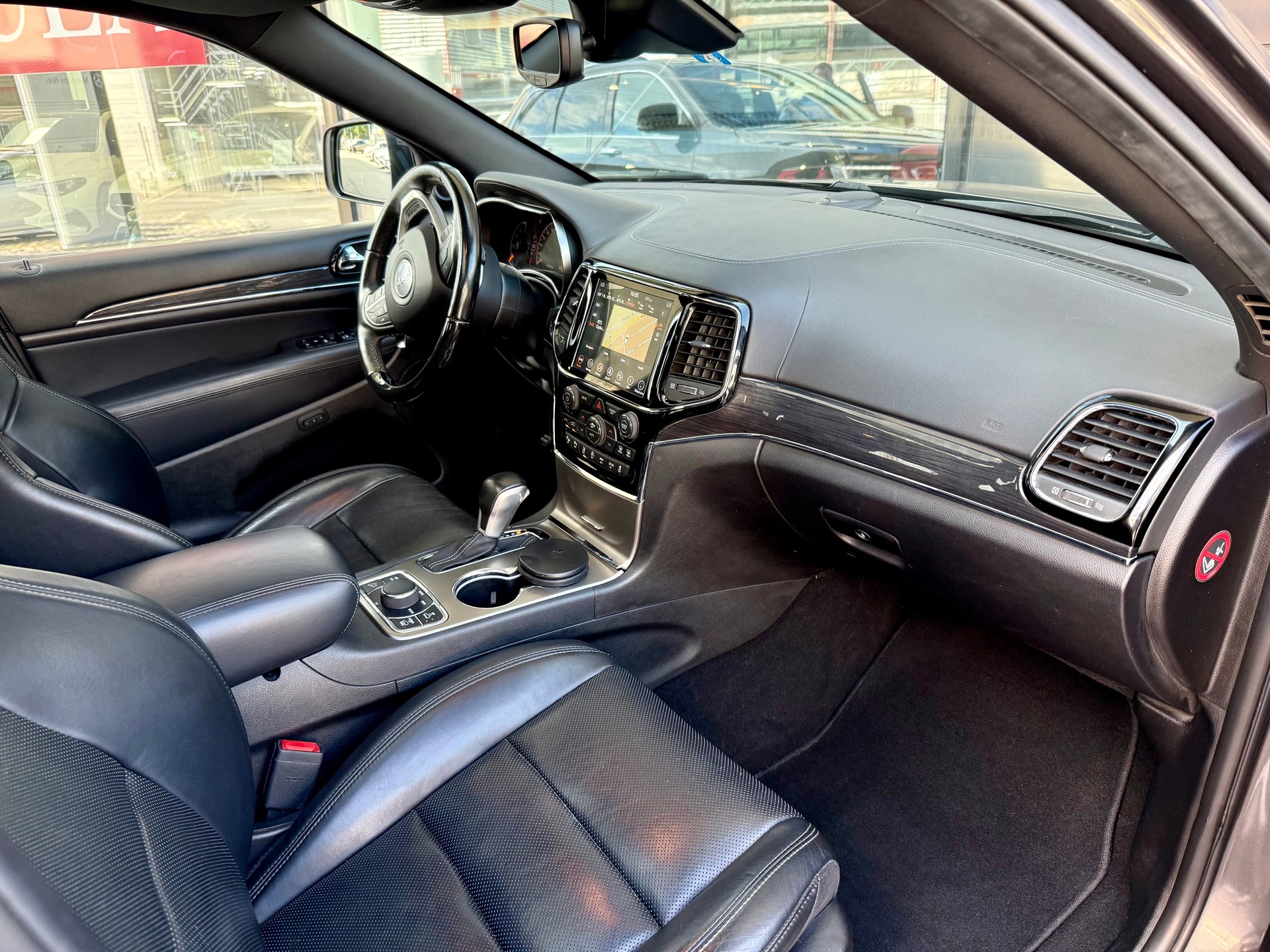 JEEP Grand Cherokee 3.0 CRD Overland Automatic-image-4