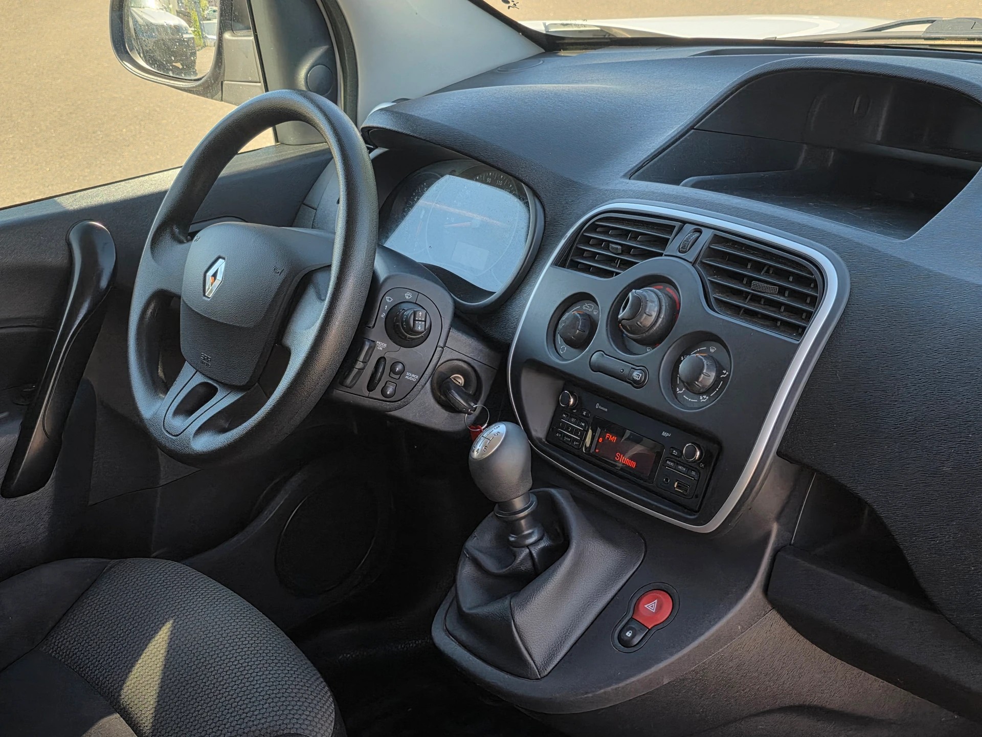 RENAULT Kangoo Medium TCe 115 ENERGY Business * Frisch ab MFK * inkl. Garantie *-image-12