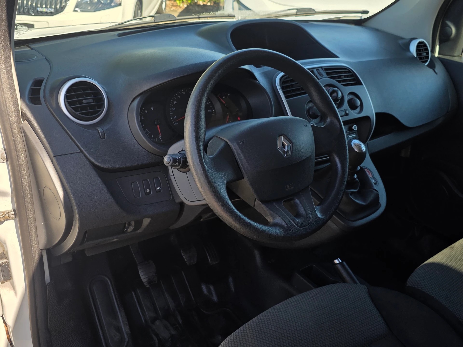RENAULT Kangoo Medium TCe 115 ENERGY Business * Frisch ab MFK * inkl. Garantie *-image-10