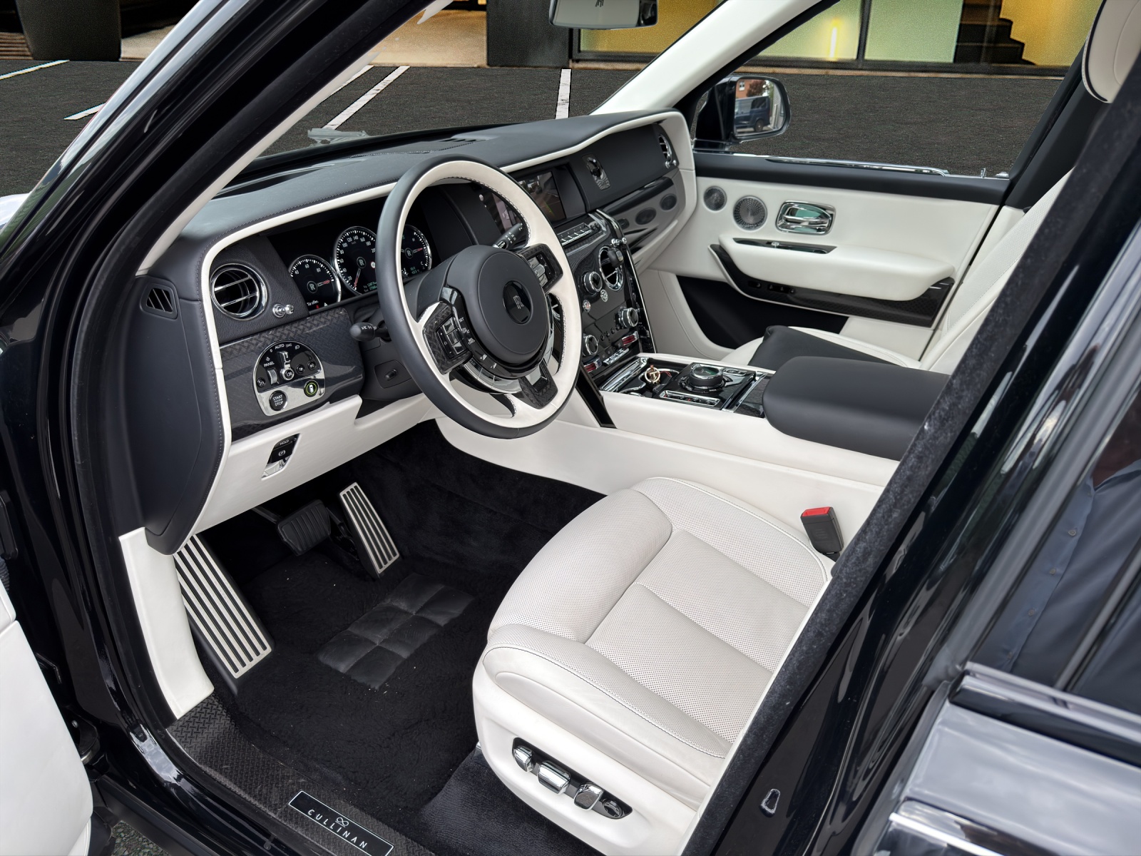 ROLLS-ROYCE Cullinan MANSORY EDITION-image-12