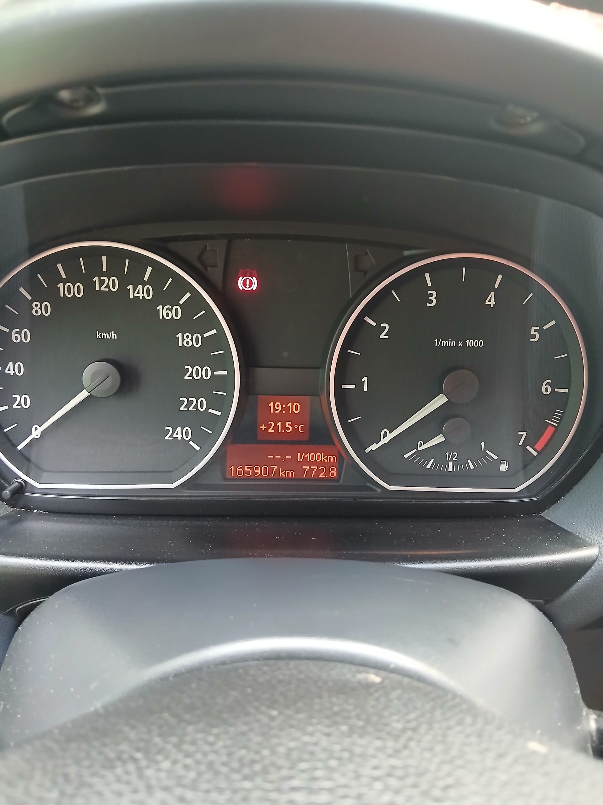 BMW 120i-image-1
