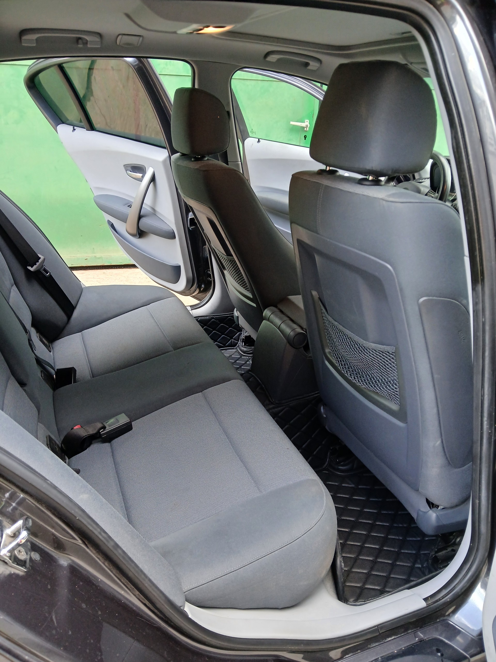 BMW 120i-image-3
