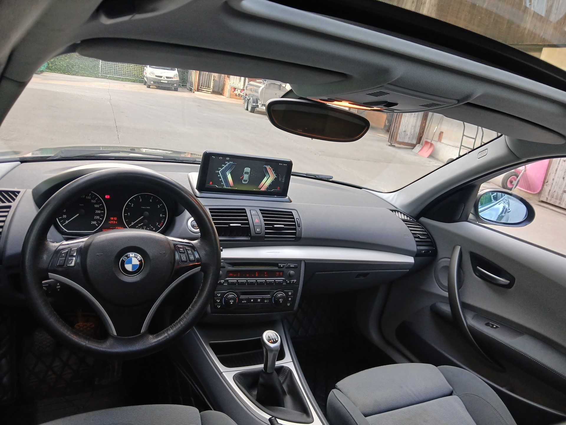 BMW 120i-image-4