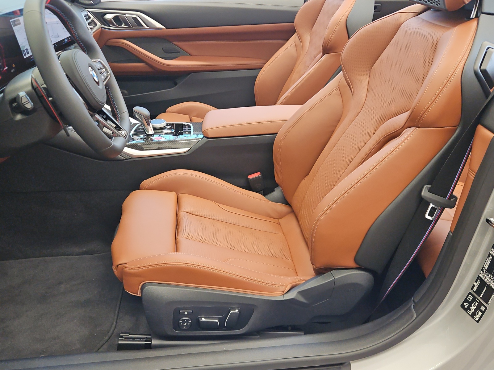 BMW M4 Competition xDrive Cabriolet-image-9