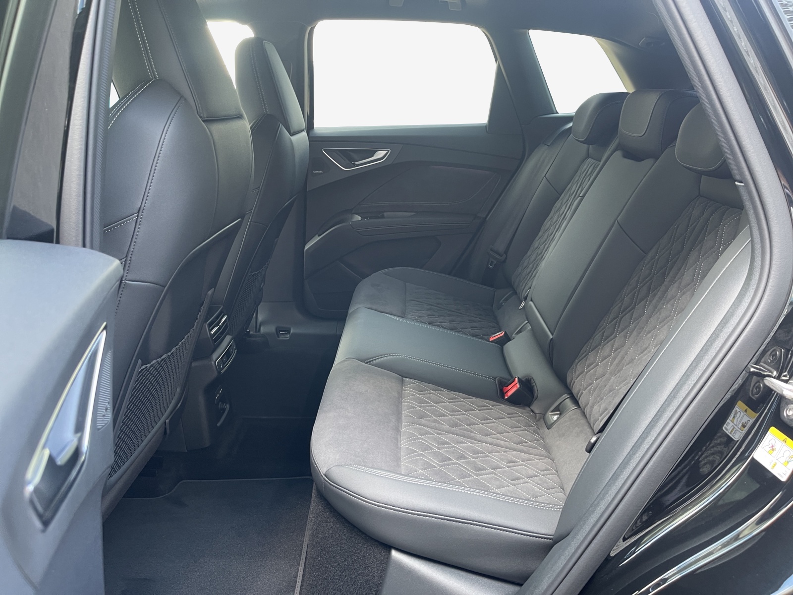 AUDI Q4 e-tron SUV quattro performance-image-11
