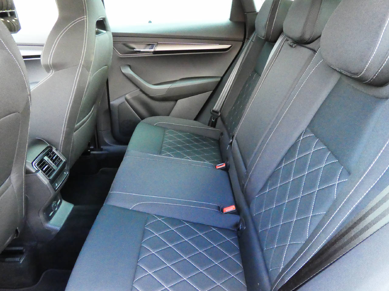 SKODA Karoq 1.5 TSI SportLine DSG-image-10