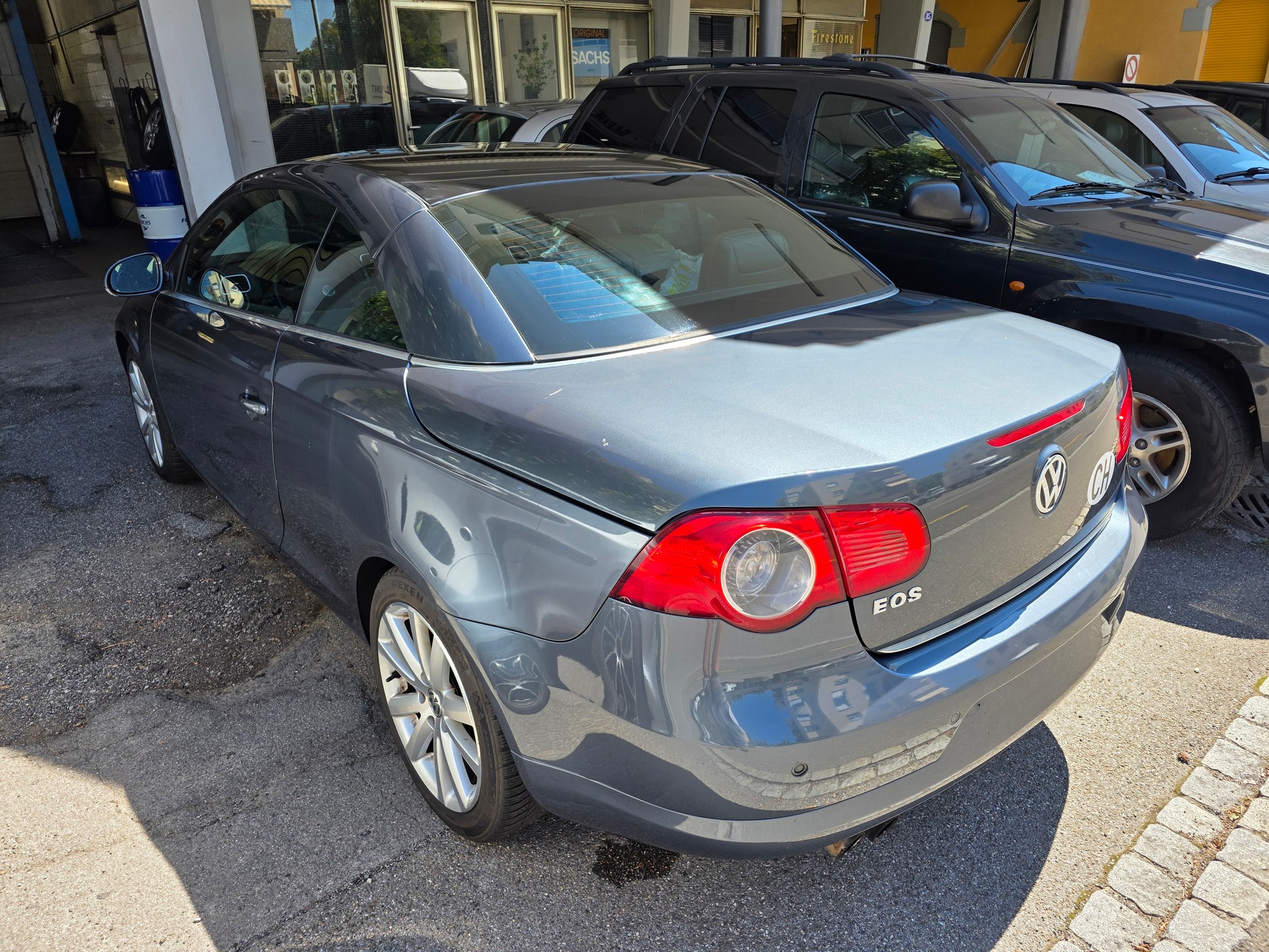 VW Eos 2.0 FSI Turbo-image-3