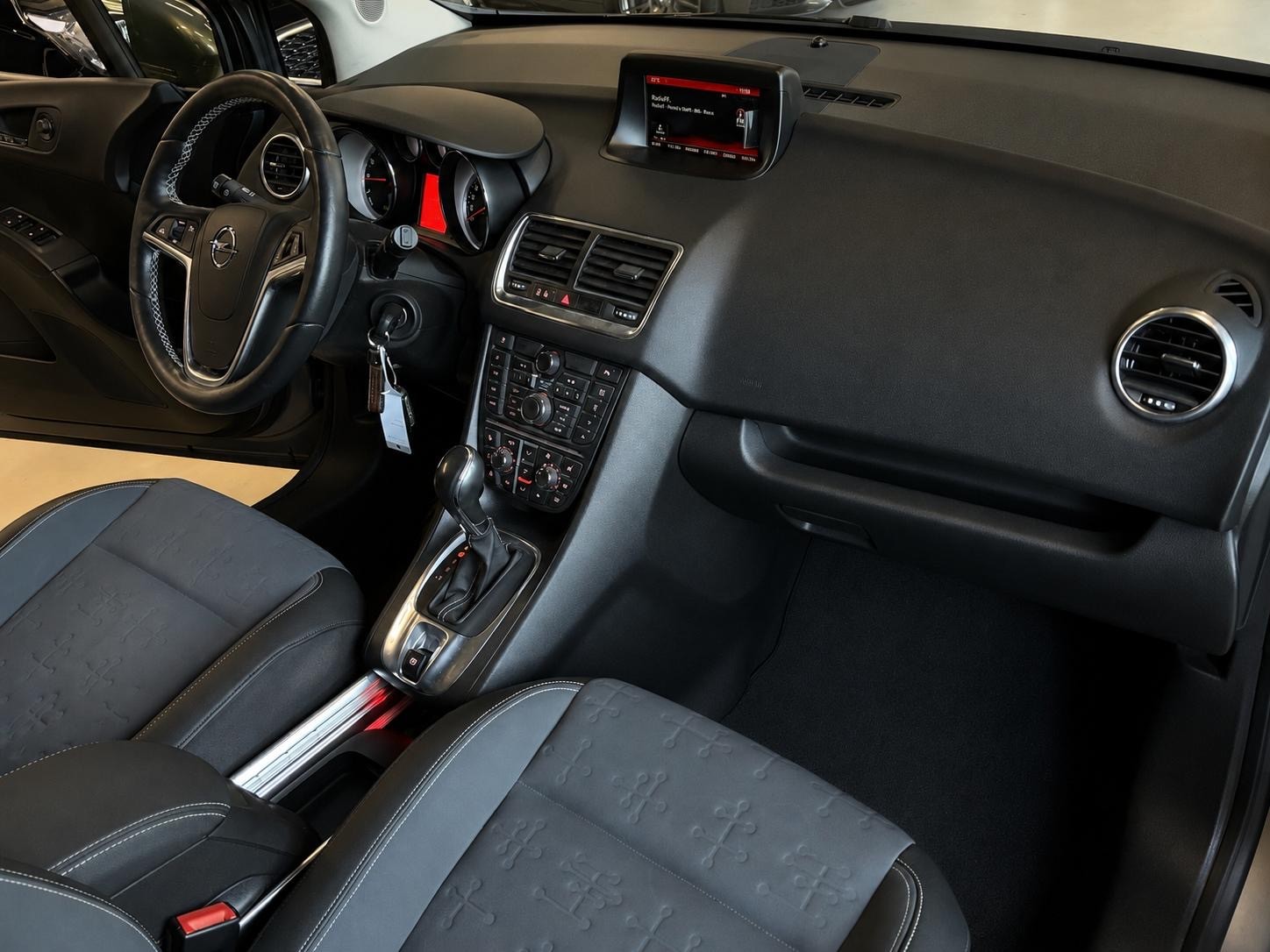 OPEL Meriva 1.4 Turbo Cosmo Automatic-image-9