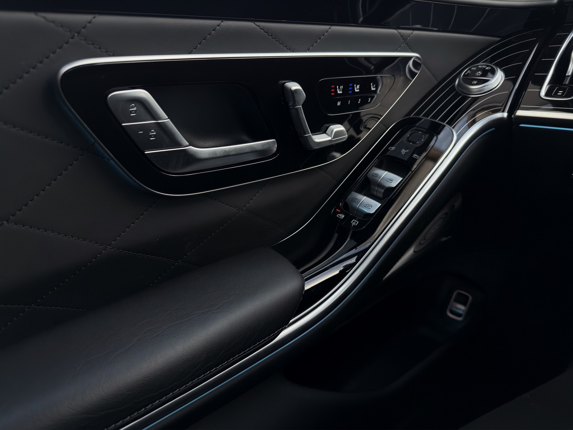 MERCEDES-BENZ S 400 d L AMG Line 9G-Tronic-image-16