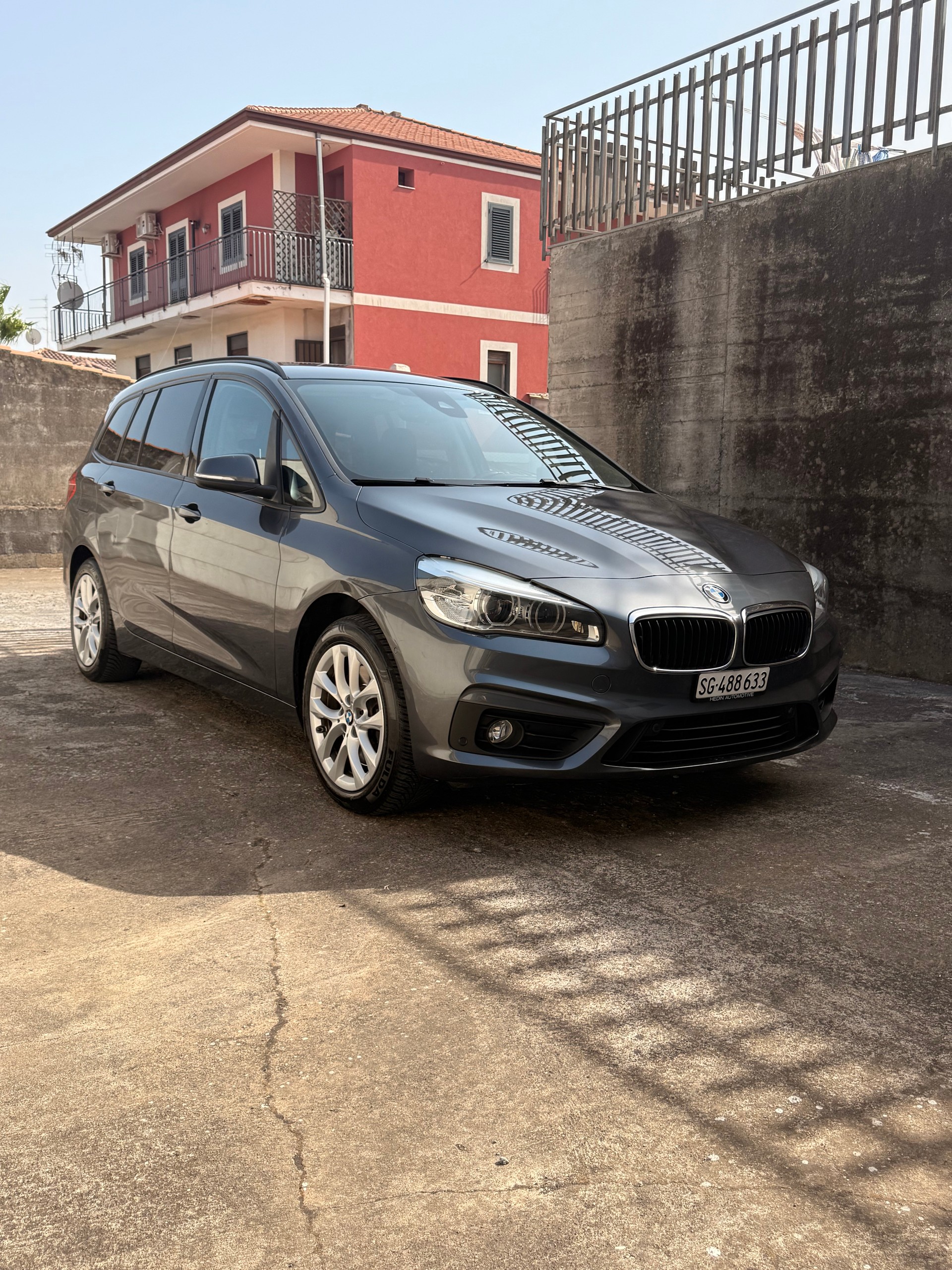 BMW 220d xDrive Gran Tourer Luxury Line 7- Plätzer | CH- Auto | Frisch Service-image-0