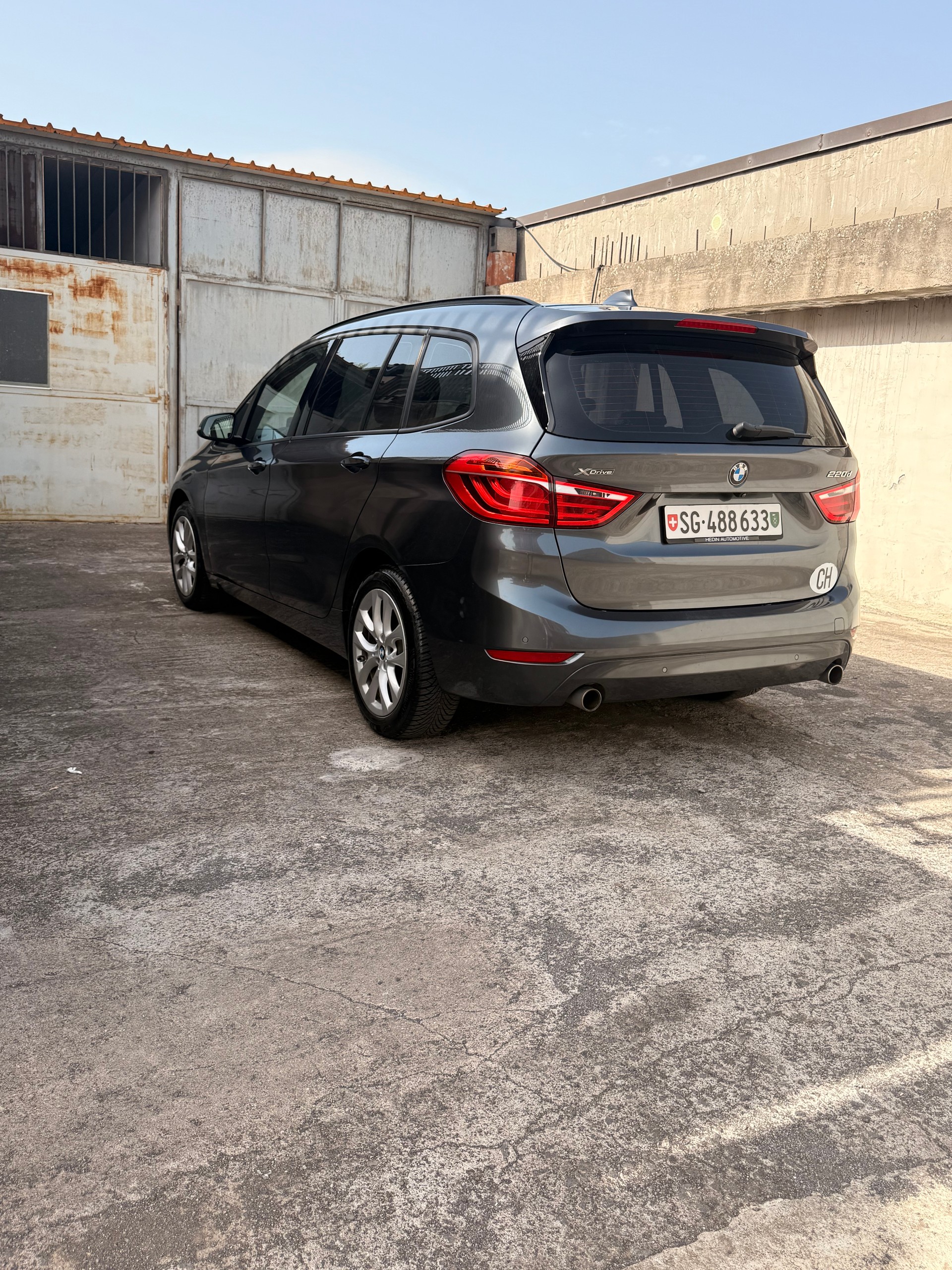 BMW 220d xDrive Gran Tourer Luxury Line 7- Plätzer | CH- Auto | Frisch Service-image-1