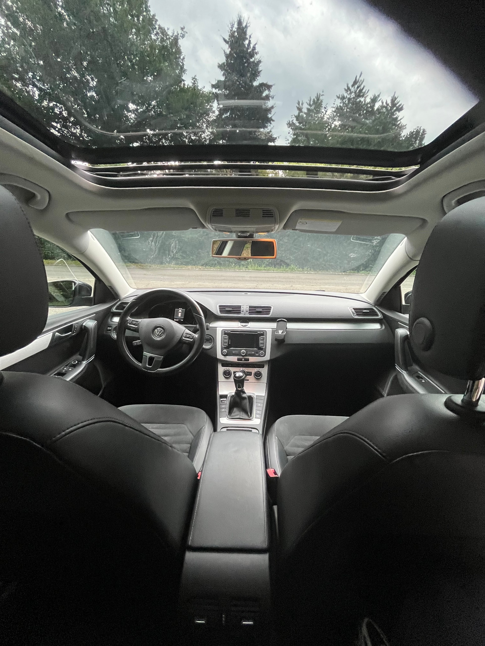 VW Passat Variant 2.0 TDI BMT Trendline-image-8