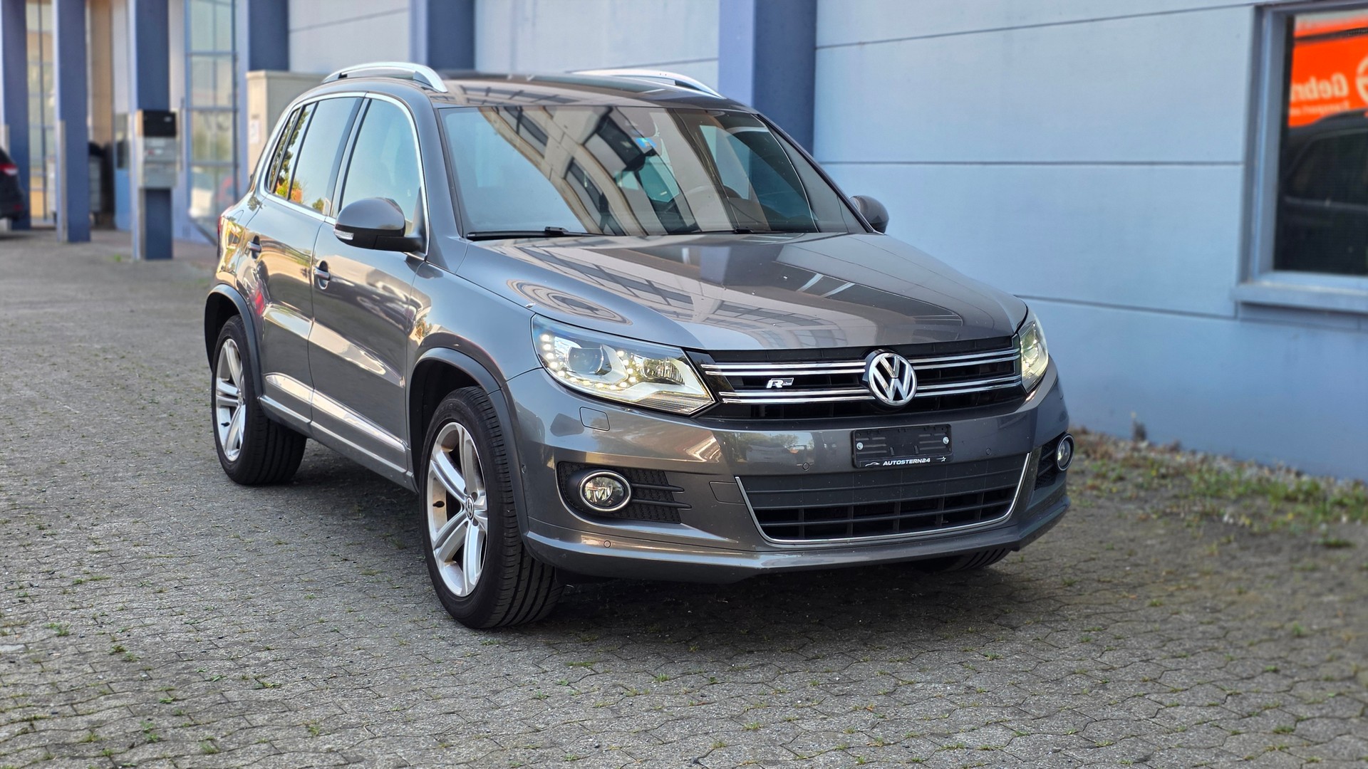 VW Tiguan 2.0 TDI BlueMotion R-Line 4Motion DSG-image-0
