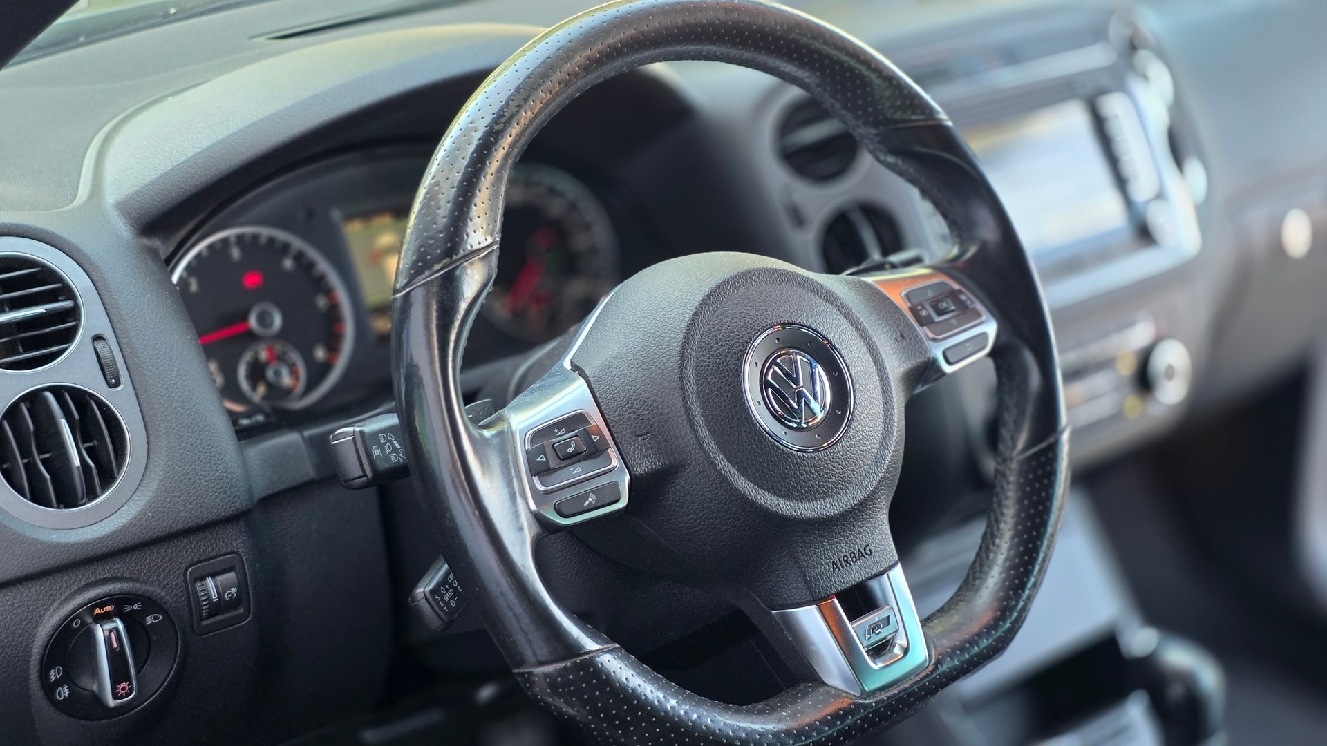 VW Tiguan 2.0 TDI BlueMotion R-Line 4Motion DSG-image-7