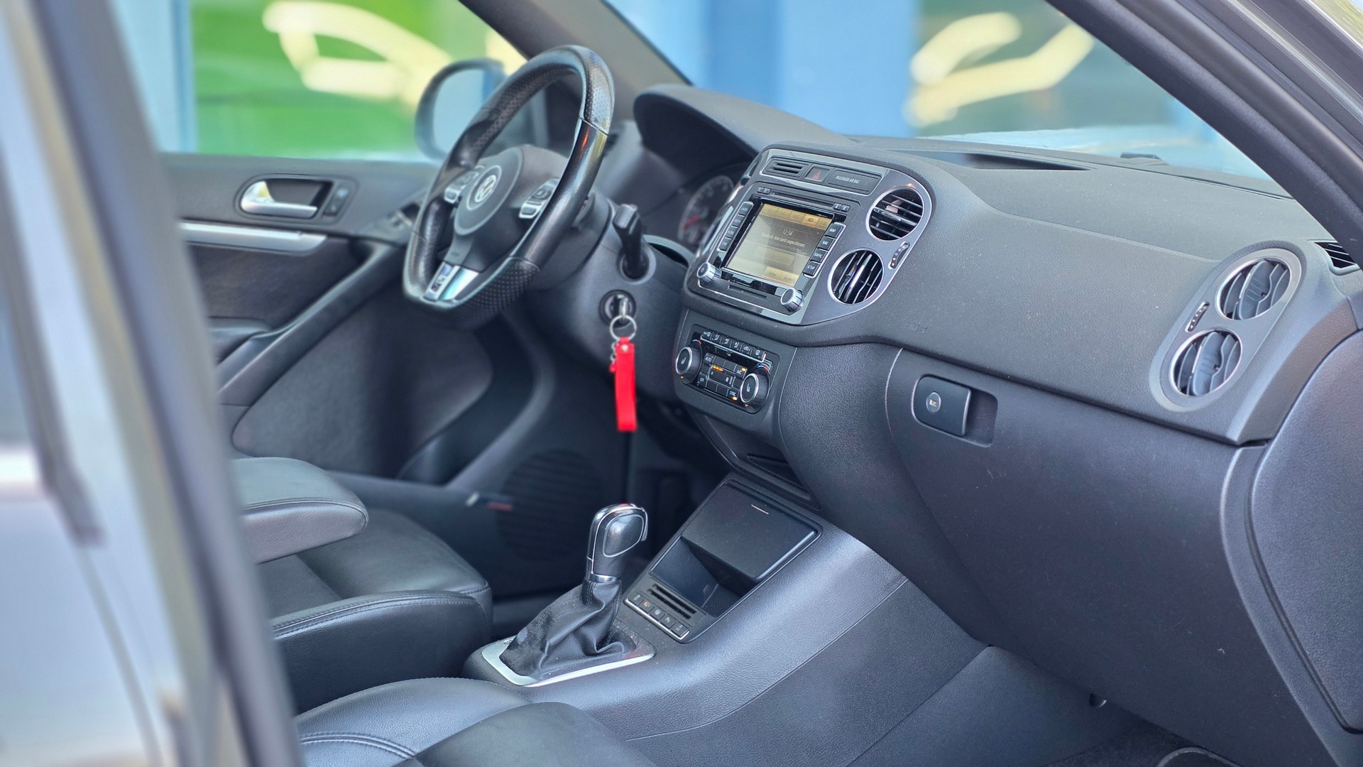 VW Tiguan 2.0 TDI BlueMotion R-Line 4Motion DSG-image-1
