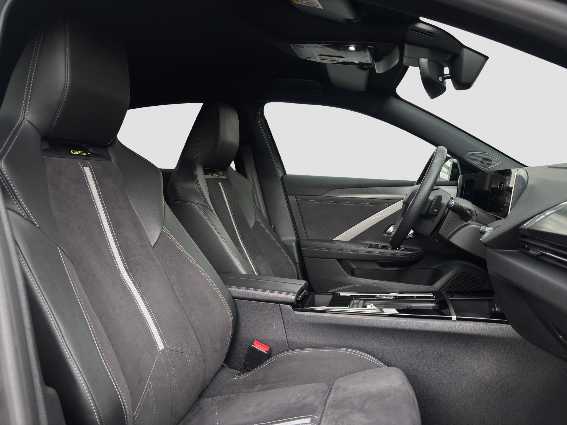 OPEL Astra 1.6 PHEV Turbo GSe A-image-12