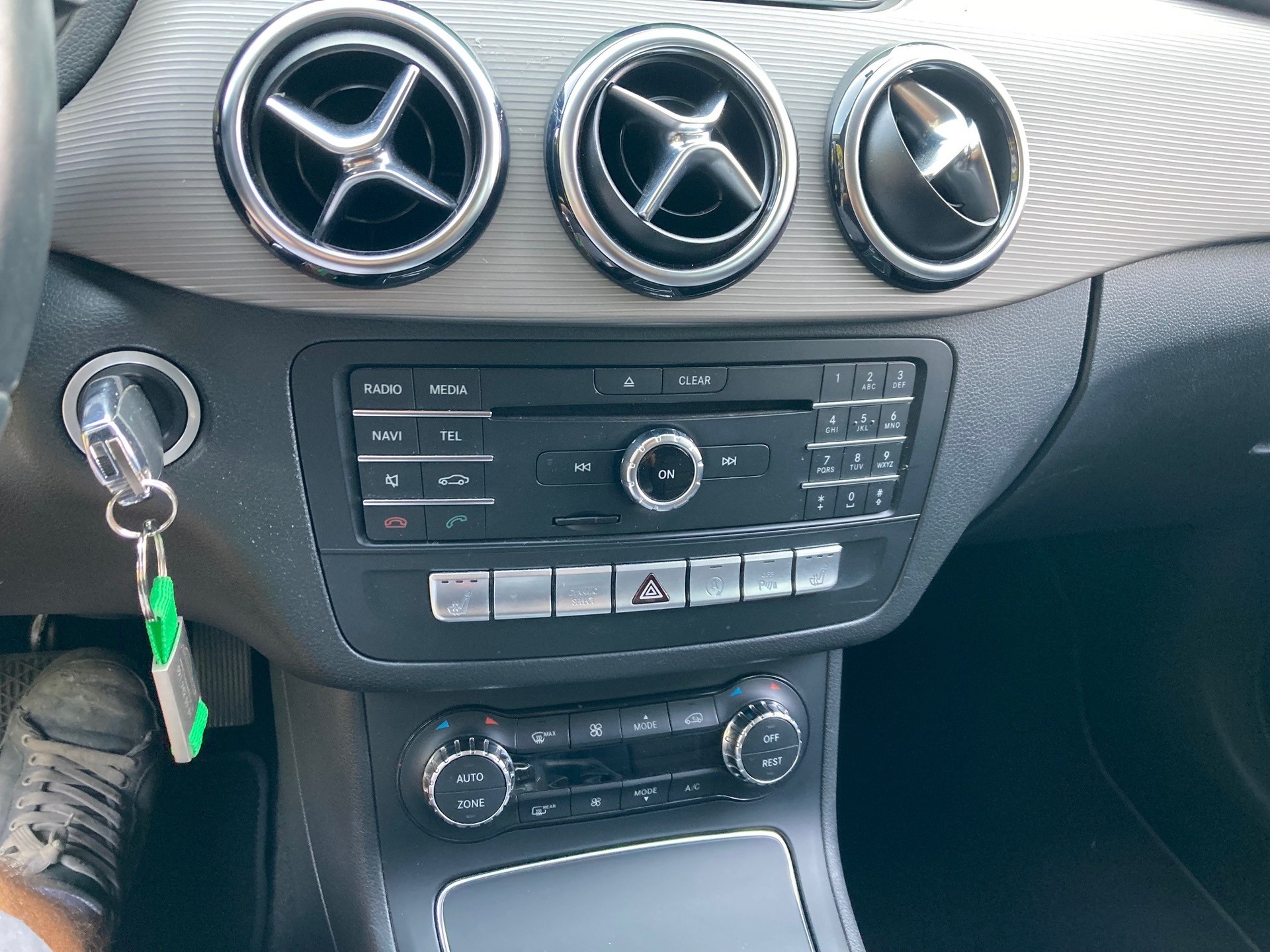 MERCEDES-BENZ B 180 Style 7G-DCT-image-10