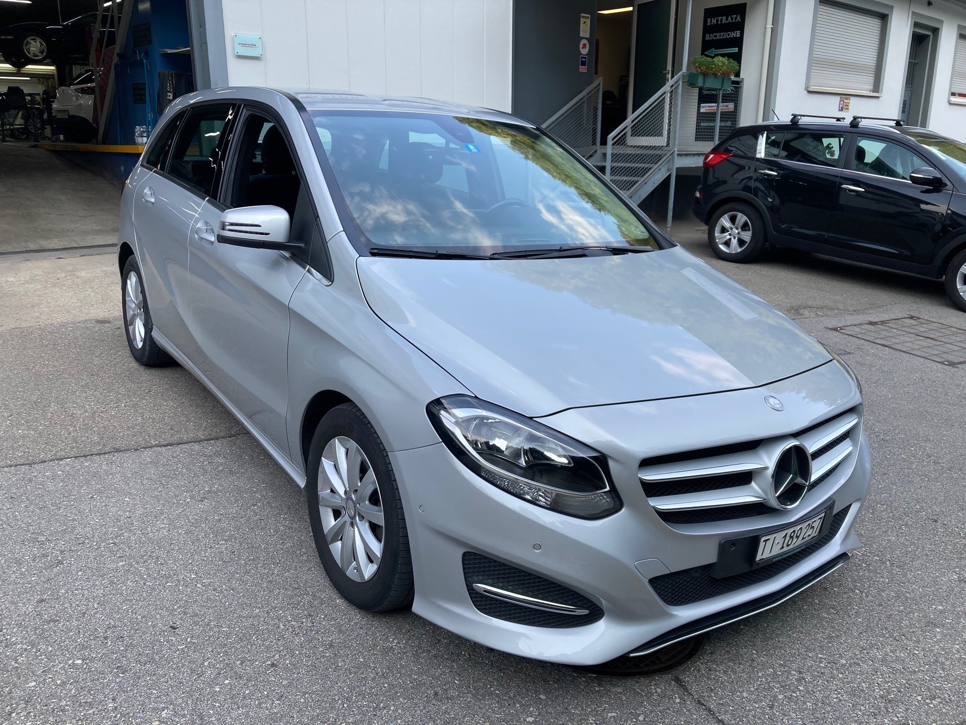 MERCEDES-BENZ B 180 Style 7G-DCT-image-1