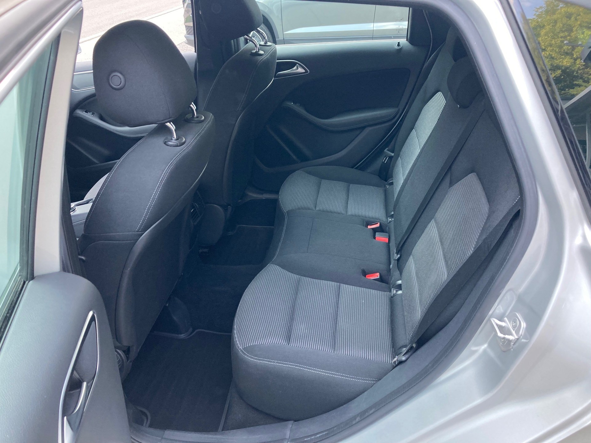 MERCEDES-BENZ B 180 Style 7G-DCT-image-6