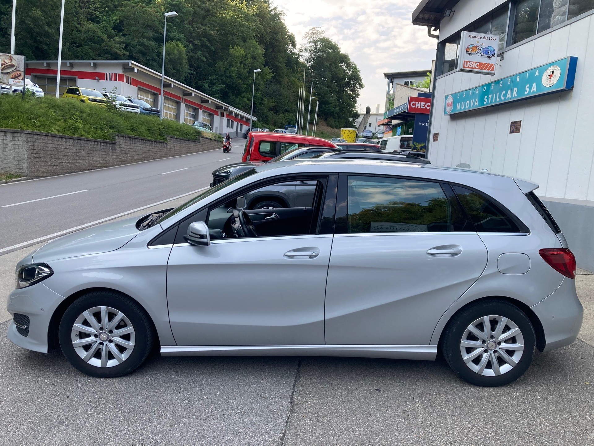 MERCEDES-BENZ B 180 Style 7G-DCT-image-4