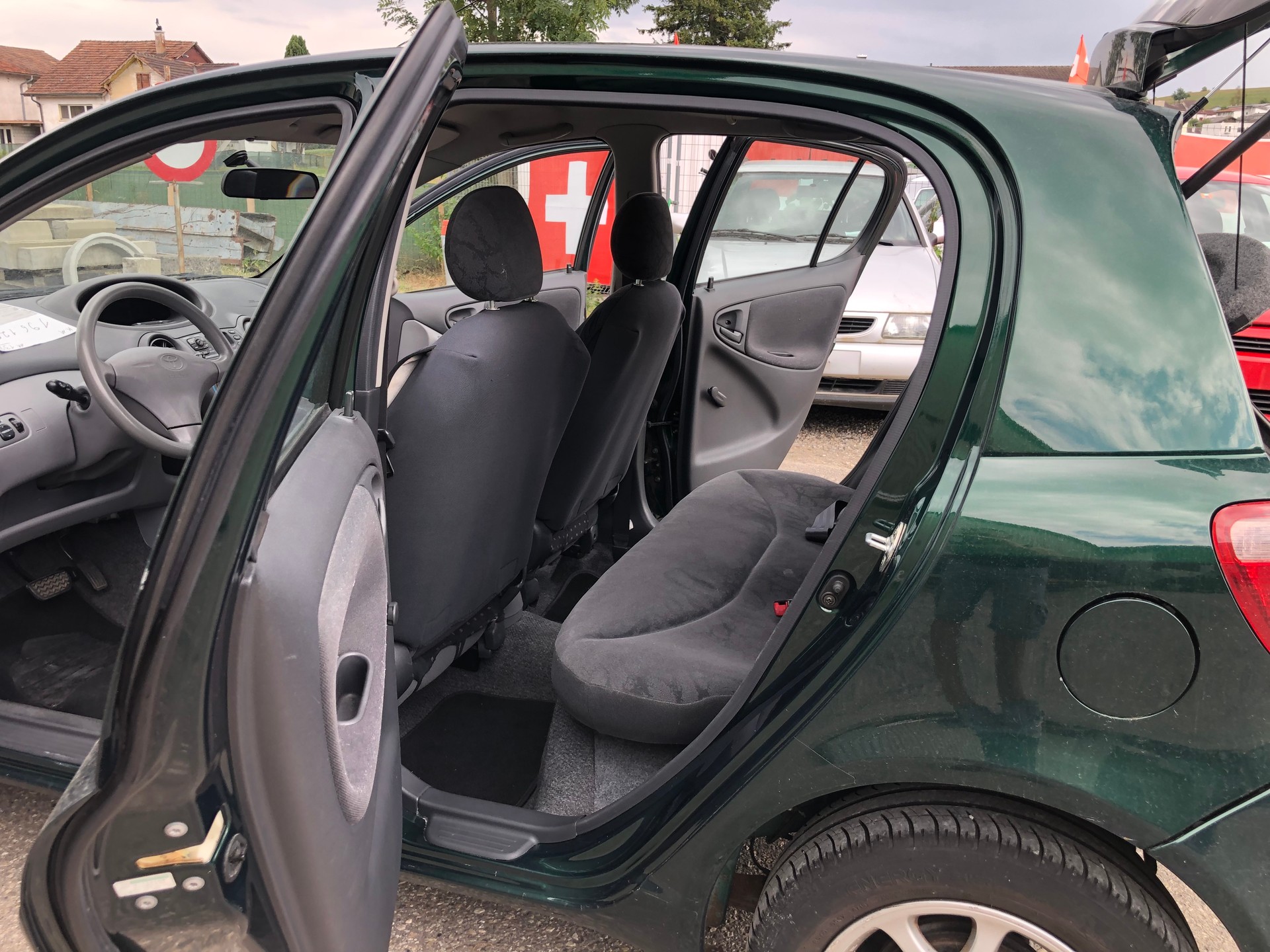 TOYOTA Yaris 1.3 Linea Sol-image-8