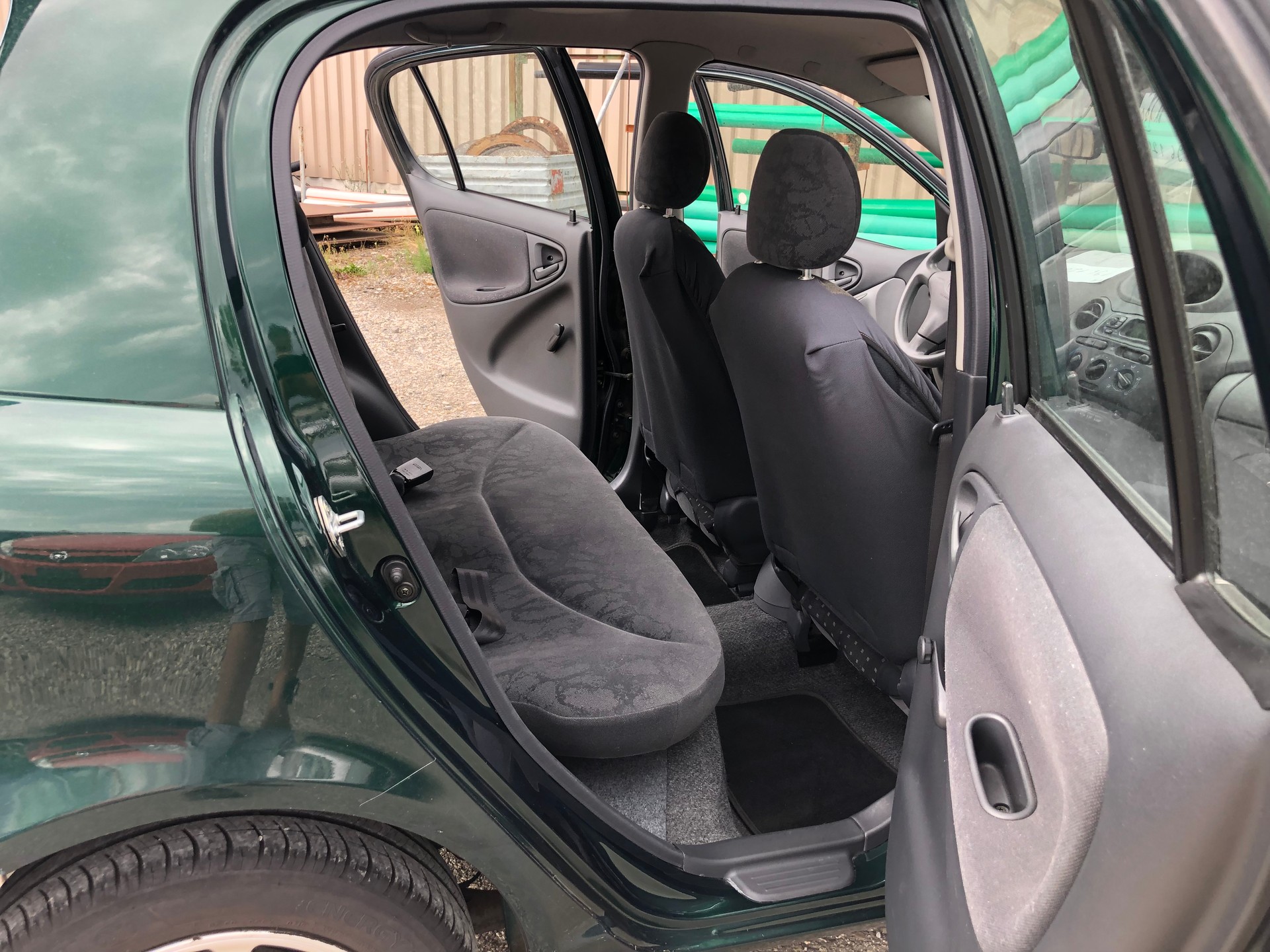 TOYOTA Yaris 1.3 Linea Sol-image-9